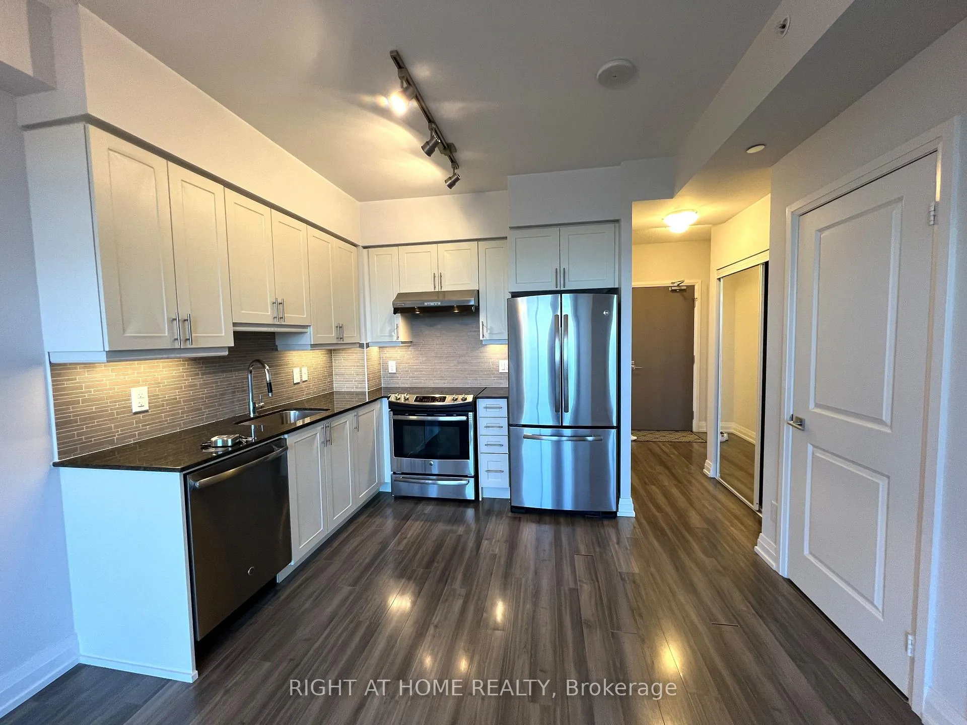 Photo 8 of Unit 705, 7165 Yonge Street, Markham, Grandview — HOMEH