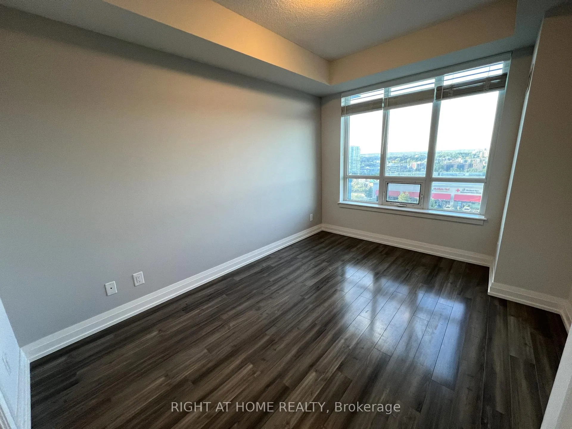 Photo 11 of Unit 705, 7165 Yonge Street, Markham, Grandview — HOMEH