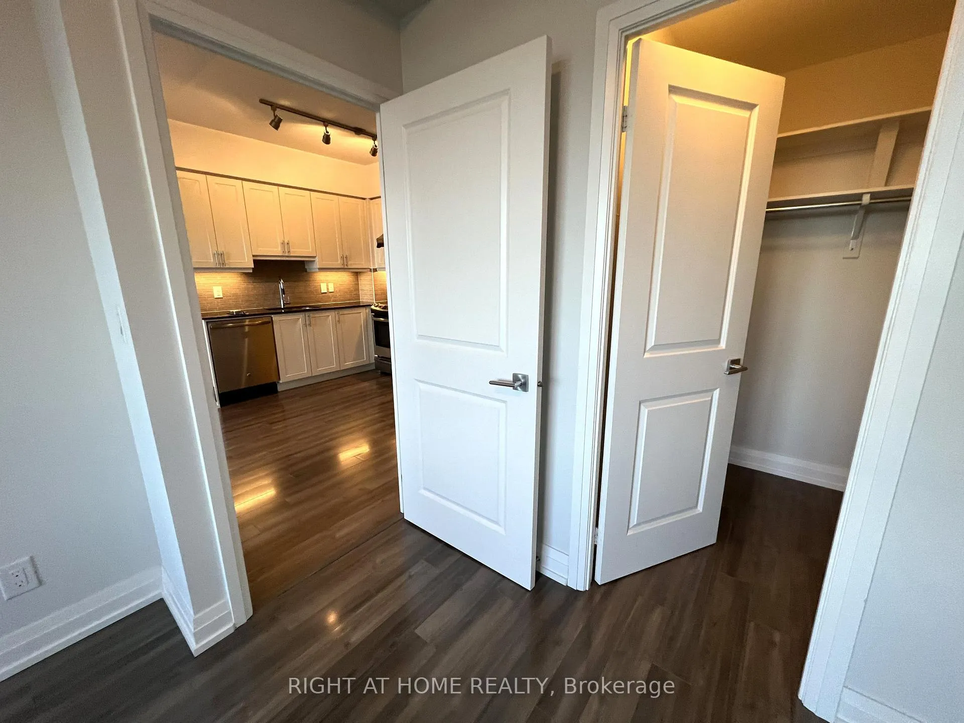 Photo 13 of Unit 705, 7165 Yonge Street, Markham, Grandview — HOMEH