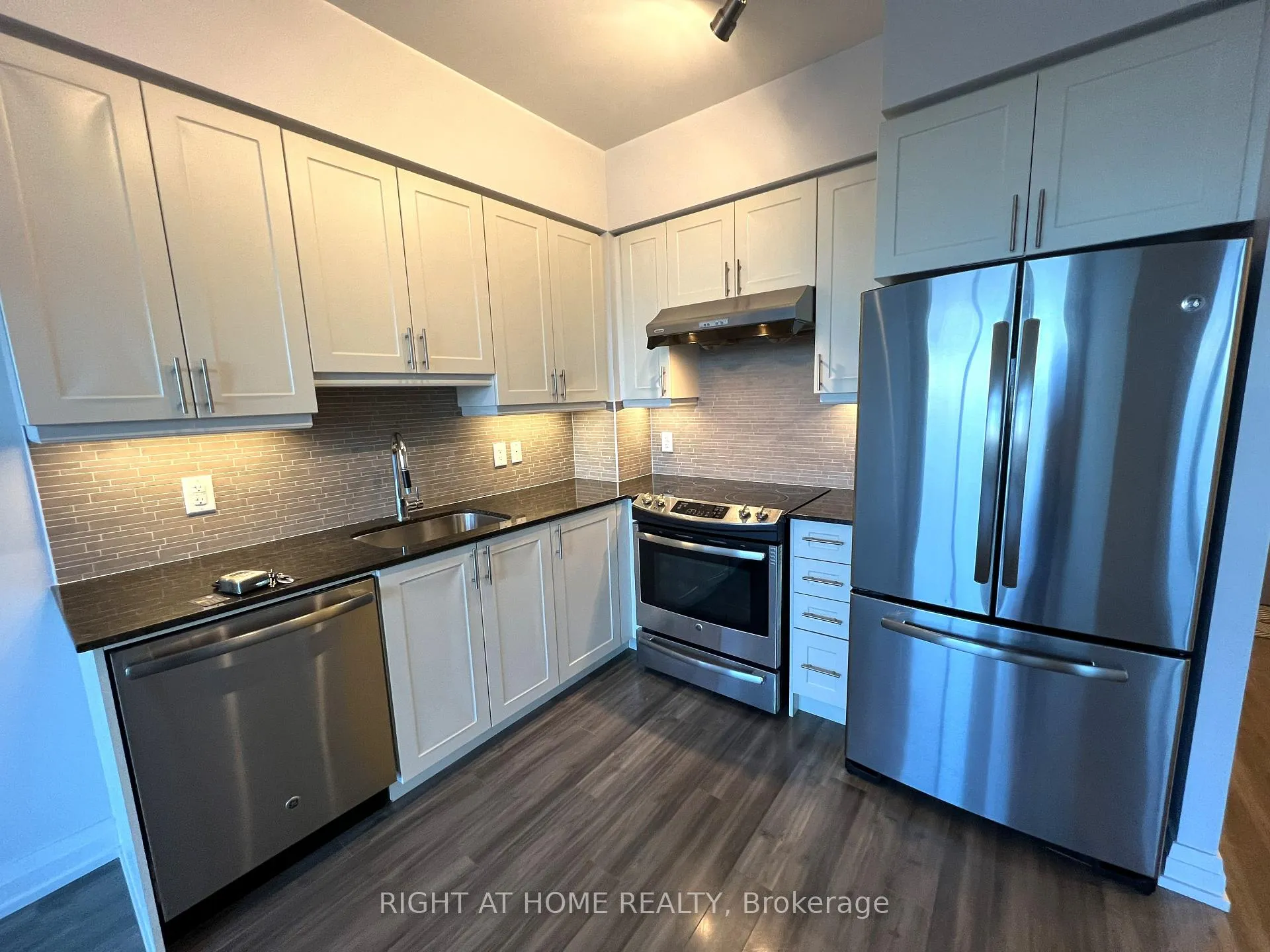 Photo 15 of Unit 705, 7165 Yonge Street, Markham, Grandview — HOMEH