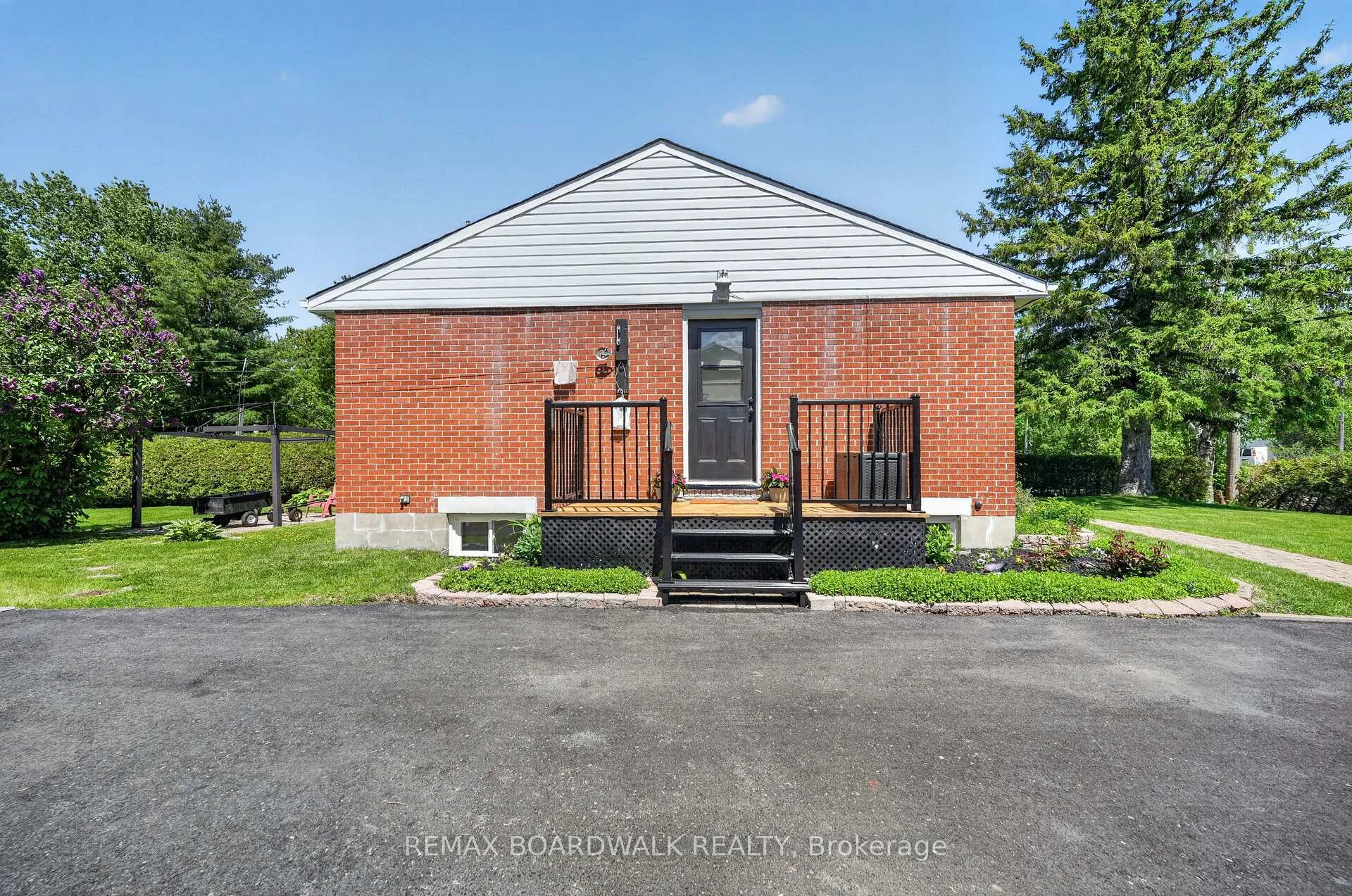 Photo 3 of 2548 Mer Bleue Road, Ottawa, Mer Bleue/Bradley Estates/Anderson Park — HOMEH