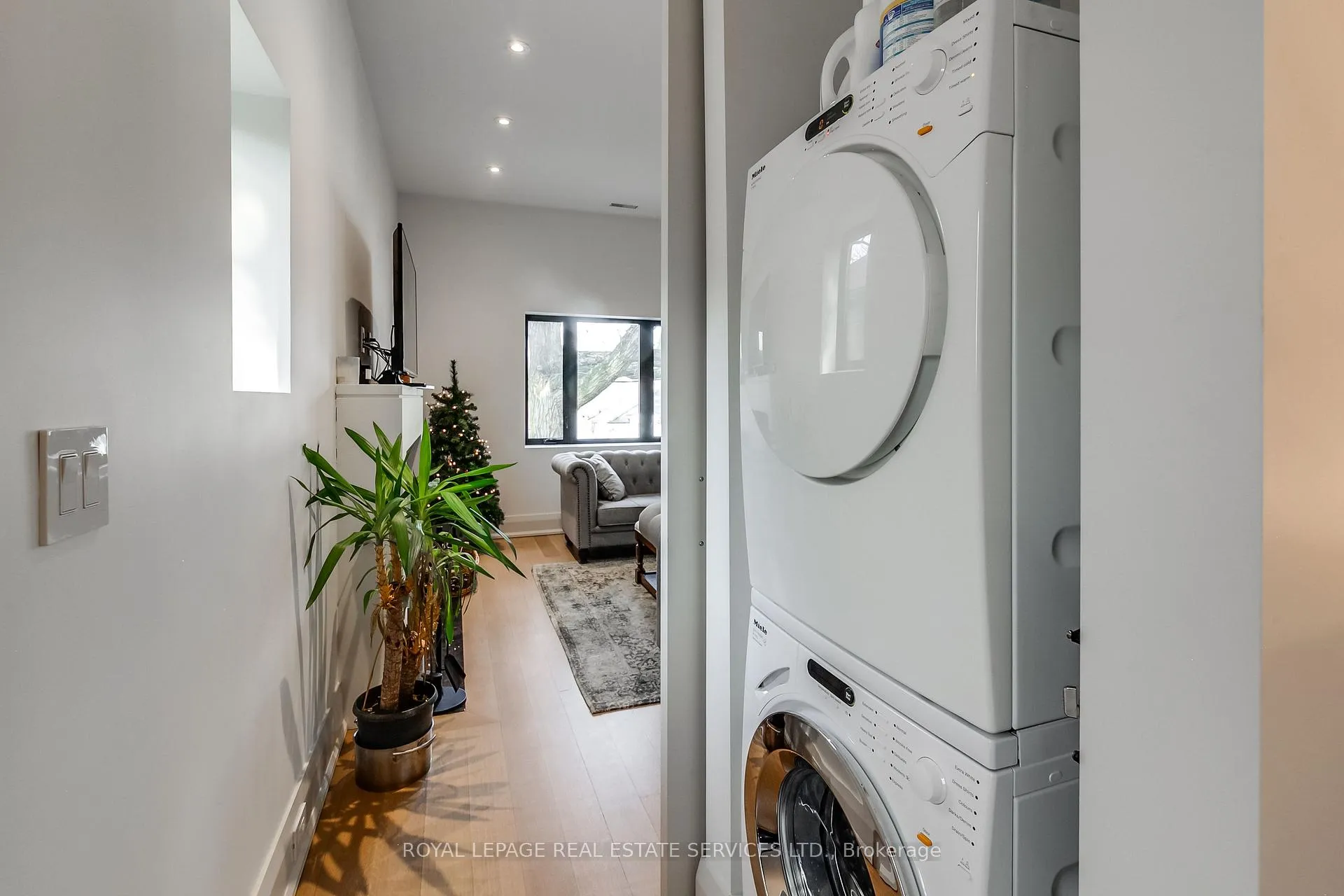 Photo 22 of Unit Upper, 128 Hudson Drive, Toronto, Rosedale-Moore Park — HOMEH