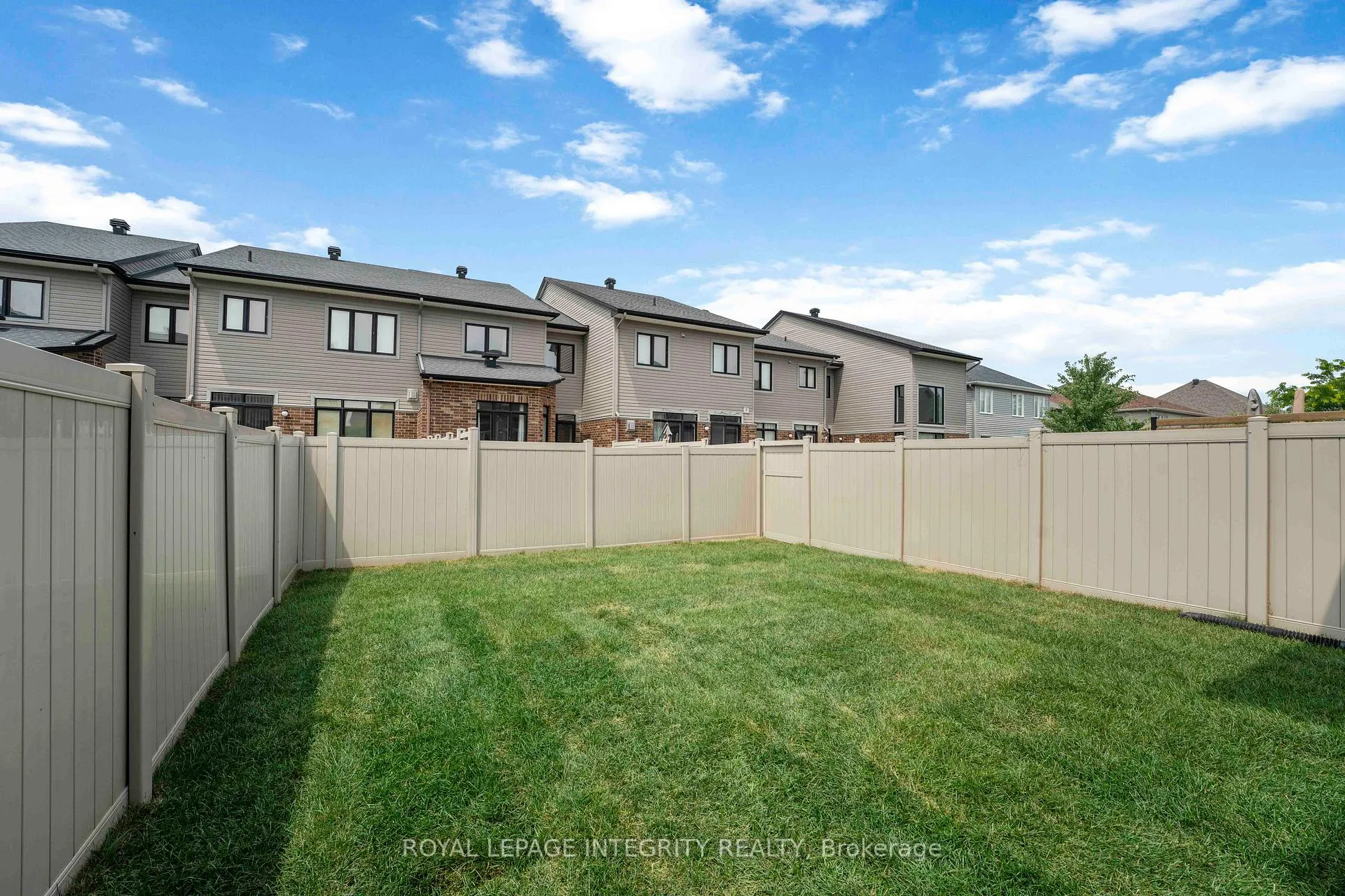 Photo 3 of 424 Cooks Mill Crescent, Ottawa, Riverside South — HOMEH