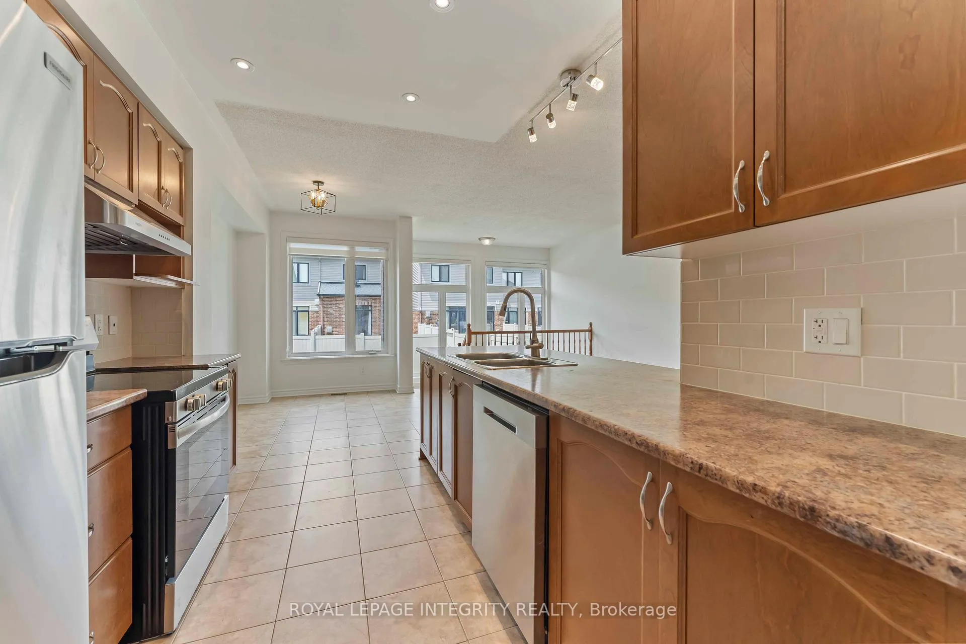 Photo 10 of 424 Cooks Mill Crescent, Ottawa, Riverside South — HOMEH