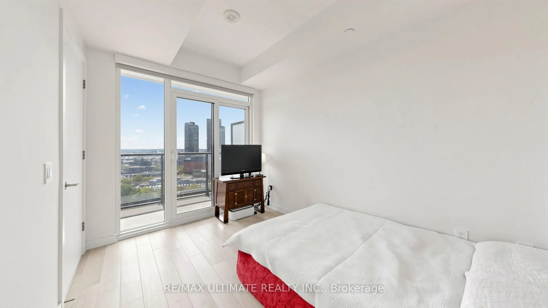 Photo 8 of Unit 1311, 50 Power Street, Toronto, Moss Park — HOMEH