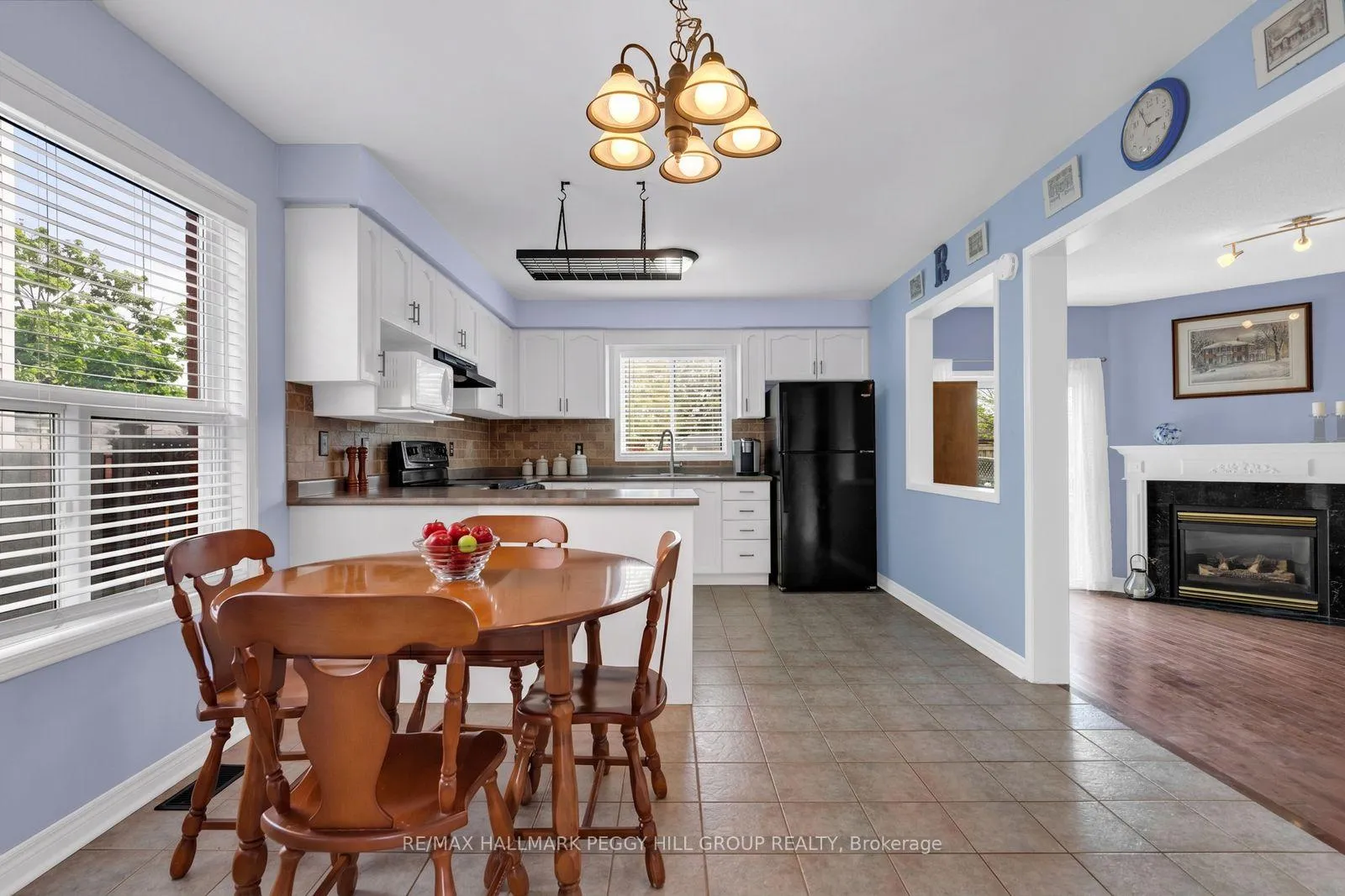 Photo 2 of 101 Downing Crescent, Barrie, Holly — HOMEH