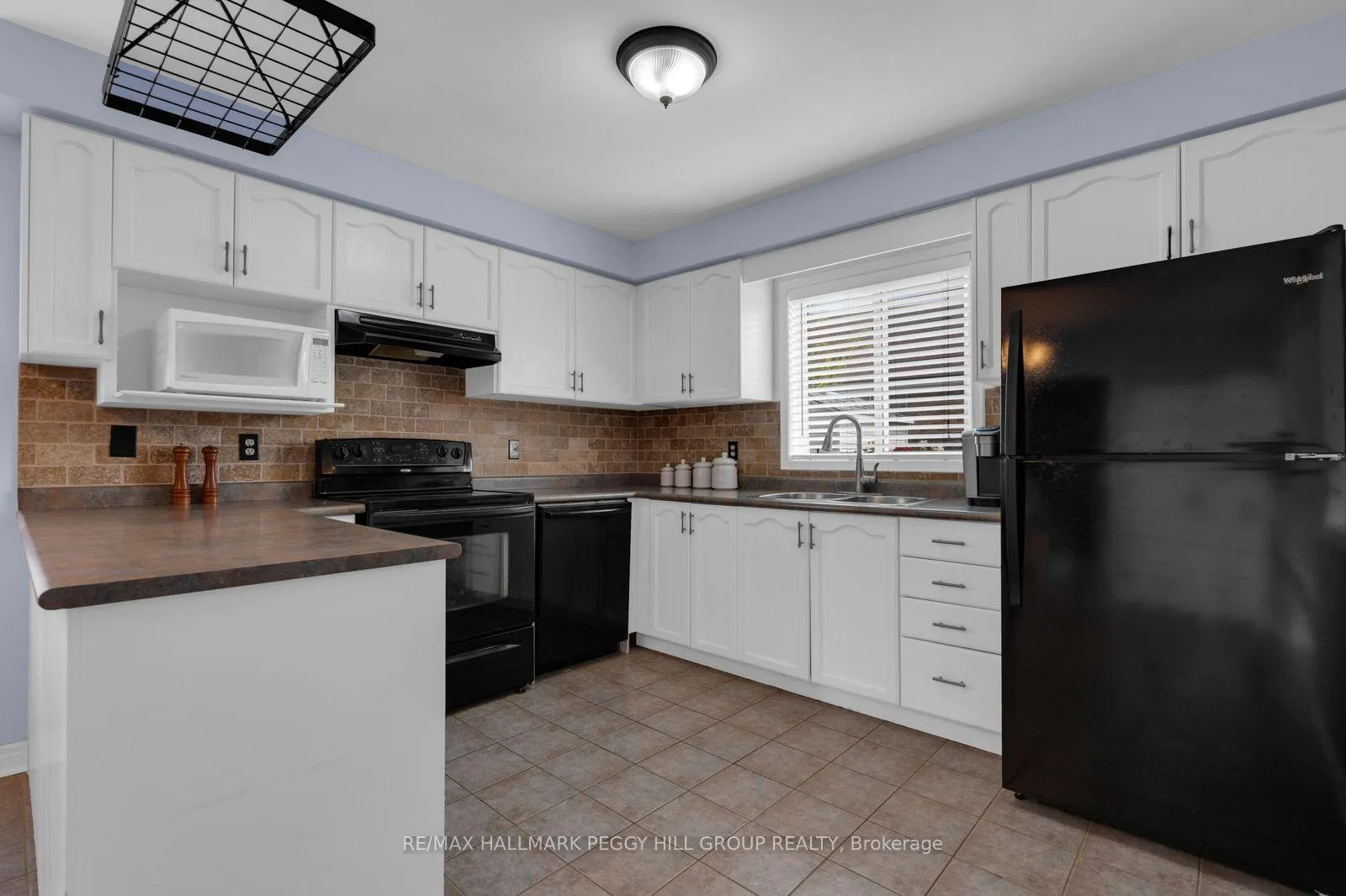 Photo 3 of 101 Downing Crescent, Barrie, Holly — HOMEH