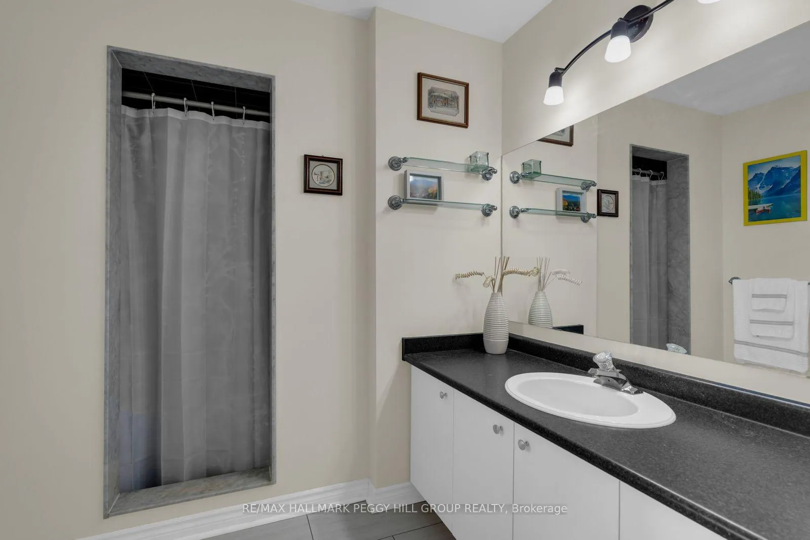 Photo 7 of 101 Downing Crescent, Barrie, Holly — HOMEH