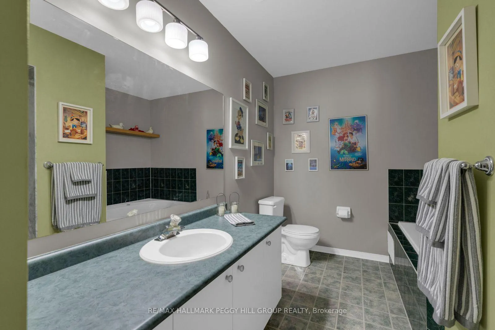 Photo 10 of 101 Downing Crescent, Barrie, Holly — HOMEH