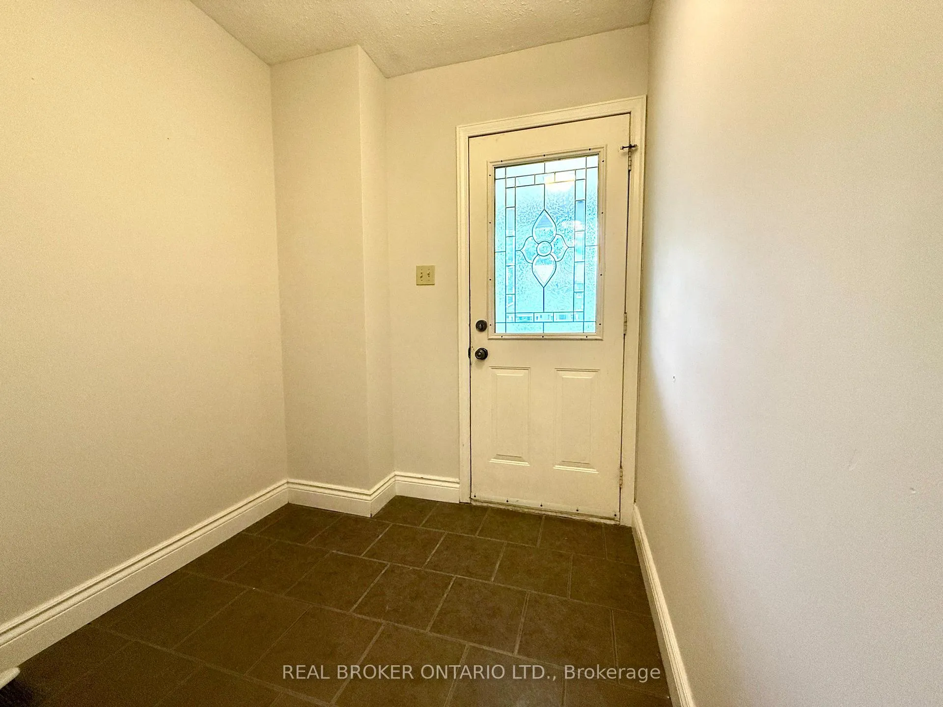 Photo 4 of 93 Melanie Crescent, Ottawa, Kanata - Glencairn/Hazeldean — HOMEH