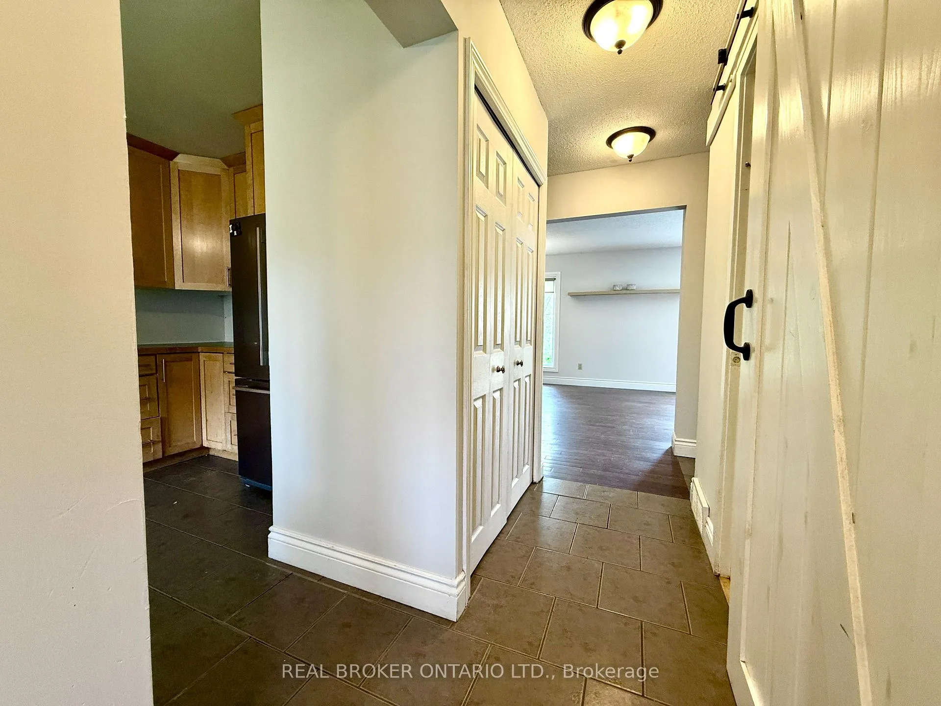 Photo 6 of 93 Melanie Crescent, Ottawa, Kanata - Glencairn/Hazeldean — HOMEH