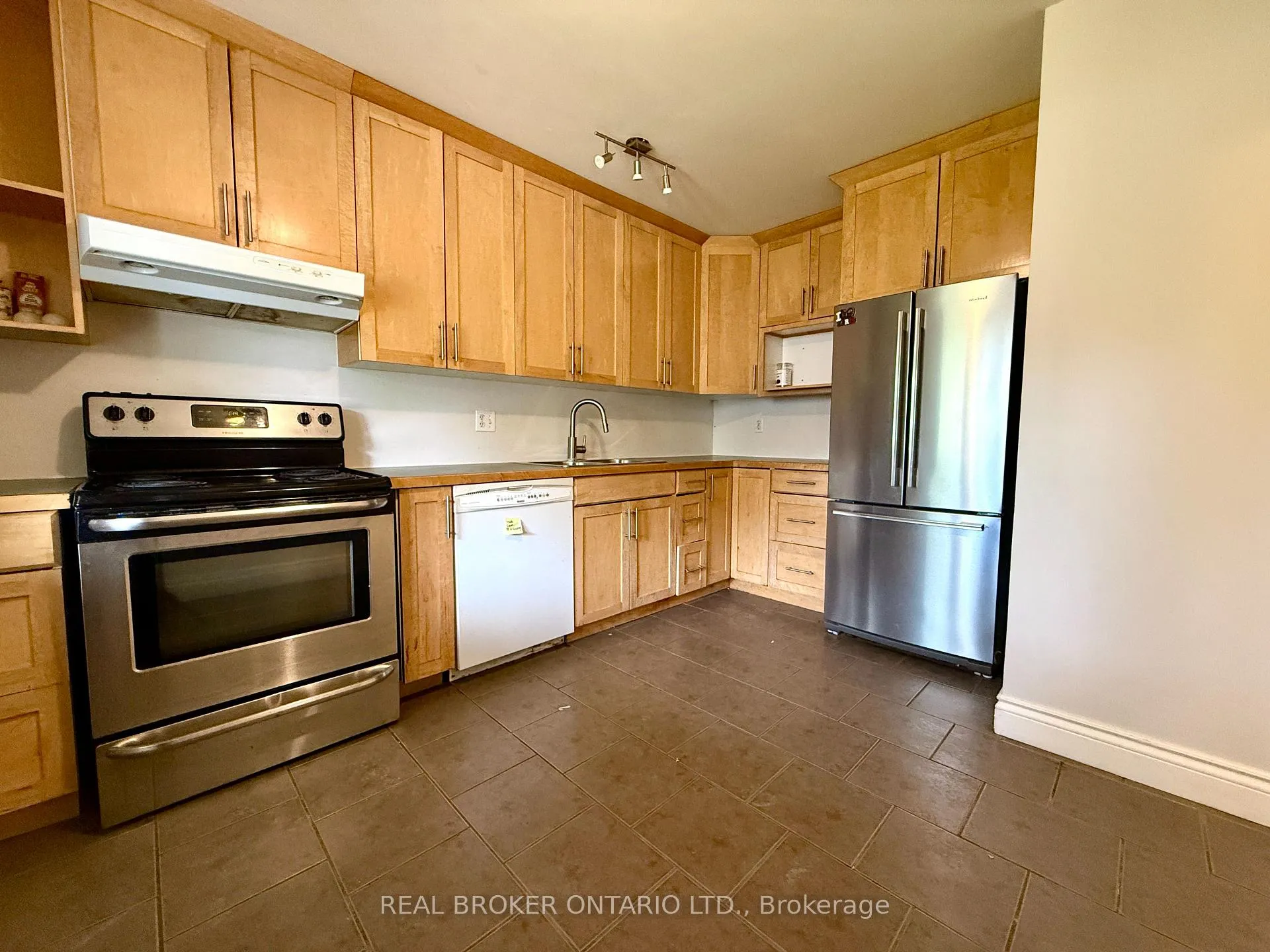 Photo 8 of 93 Melanie Crescent, Ottawa, Kanata - Glencairn/Hazeldean — HOMEH