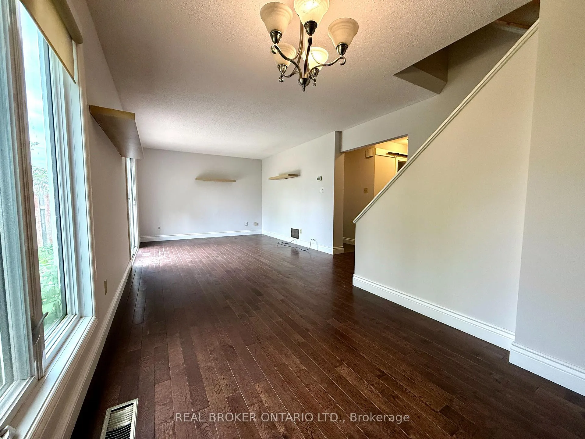 Photo 17 of 93 Melanie Crescent, Ottawa, Kanata - Glencairn/Hazeldean — HOMEH