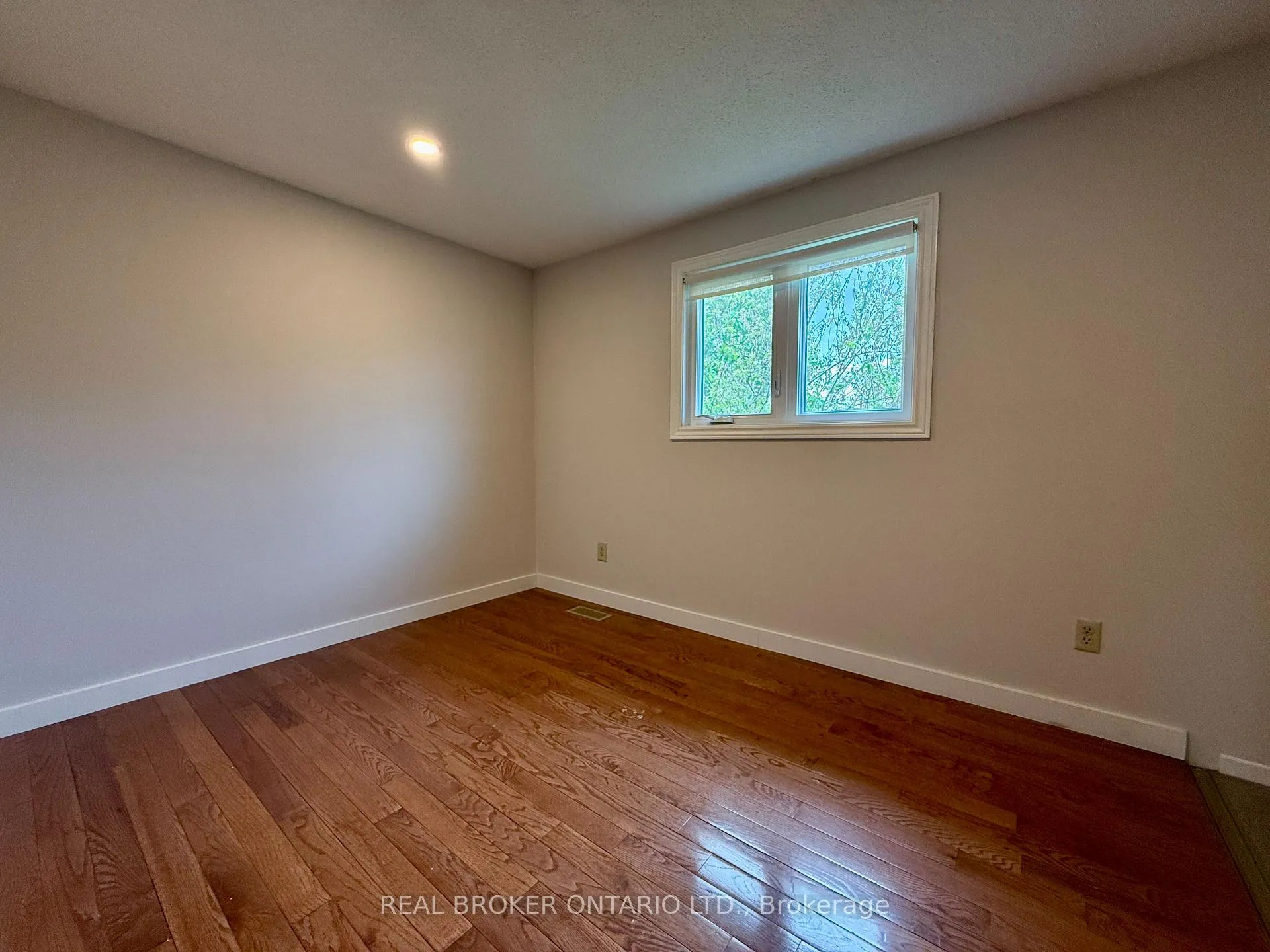 Photo 19 of 93 Melanie Crescent, Ottawa, Kanata - Glencairn/Hazeldean — HOMEH