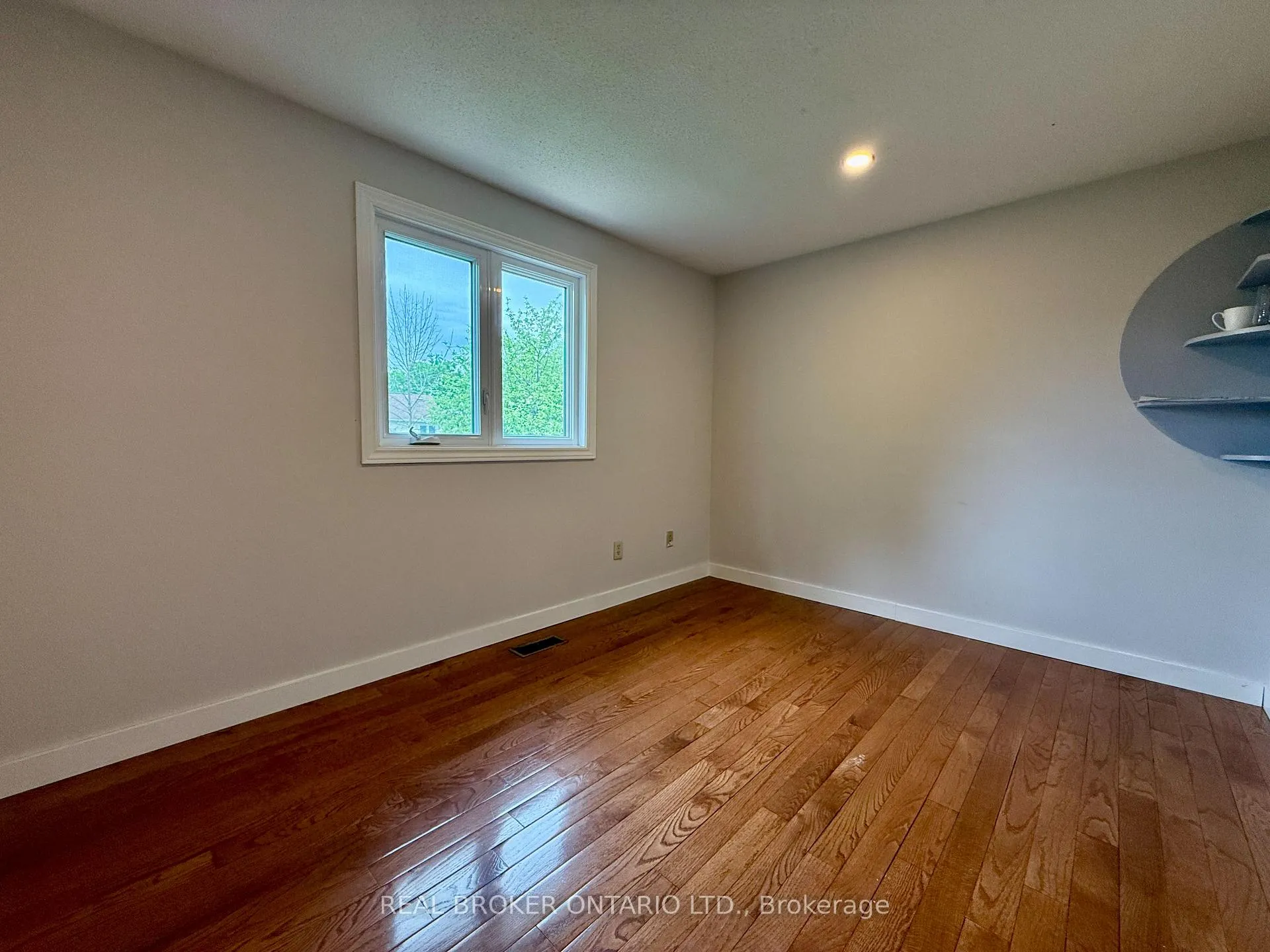 Photo 21 of 93 Melanie Crescent, Ottawa, Kanata - Glencairn/Hazeldean — HOMEH