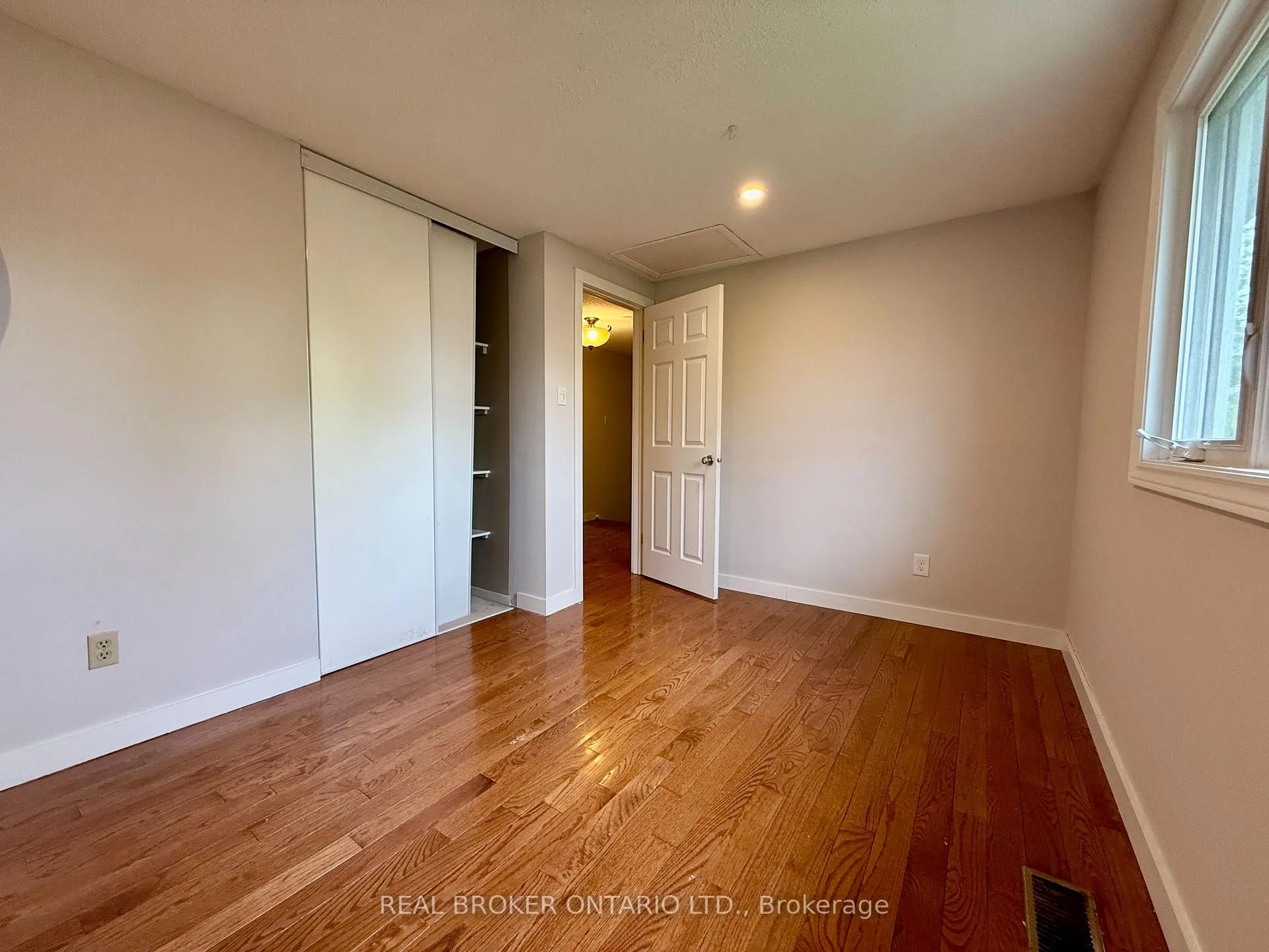 Photo 22 of 93 Melanie Crescent, Ottawa, Kanata - Glencairn/Hazeldean — HOMEH