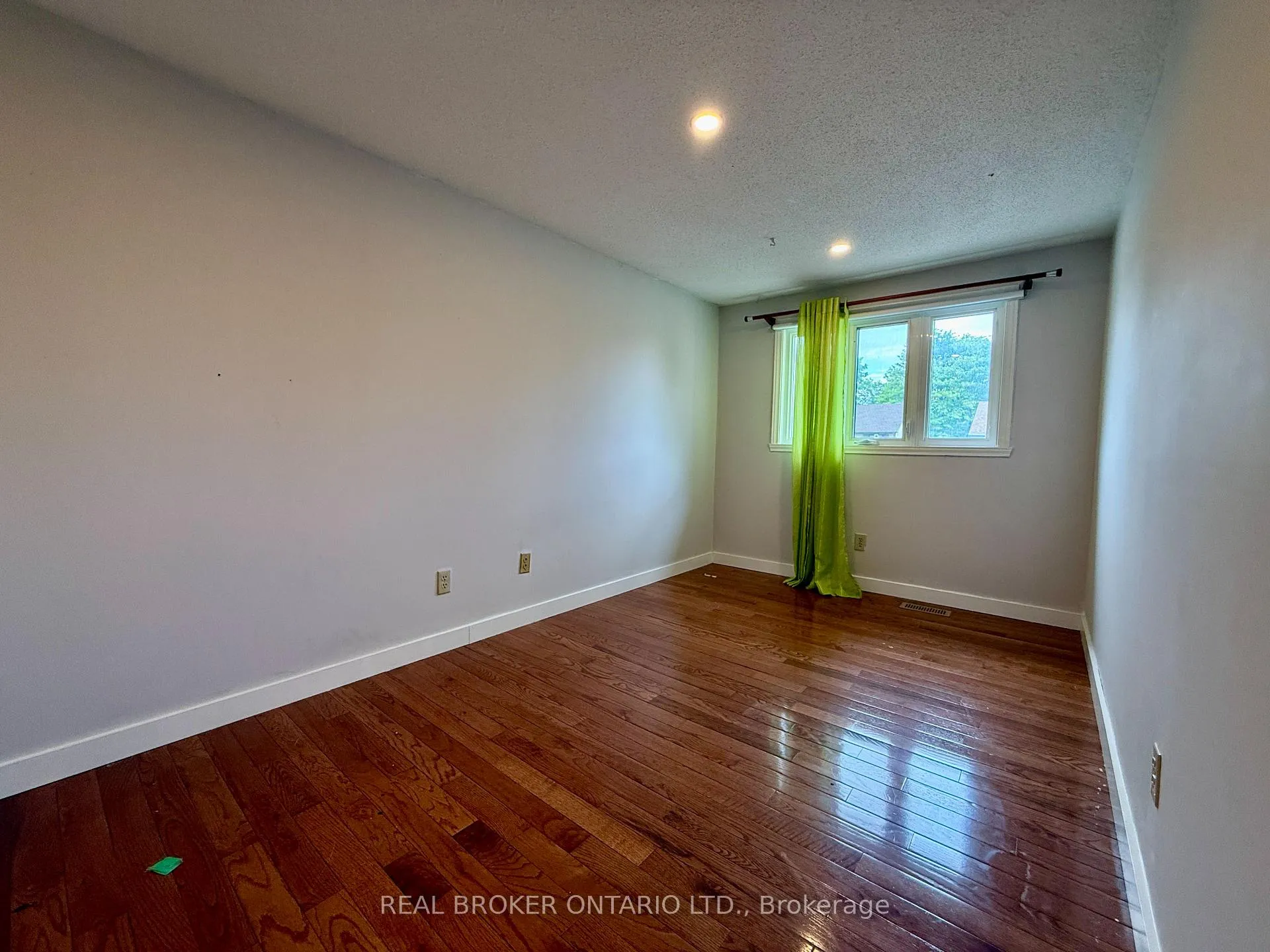 Photo 23 of 93 Melanie Crescent, Ottawa, Kanata - Glencairn/Hazeldean — HOMEH