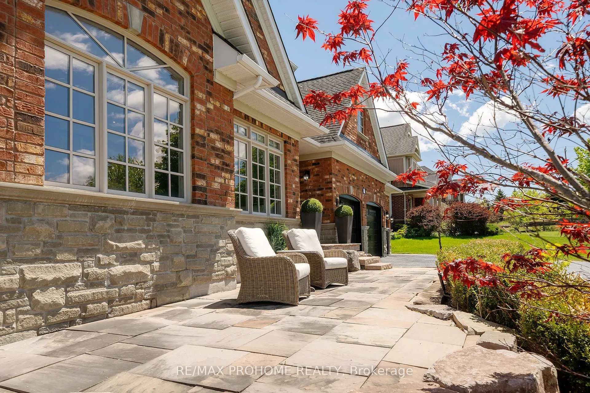 Photo 2 of 17 Fountainview Lane, Uxbridge, Rural Uxbridge — HOMEH