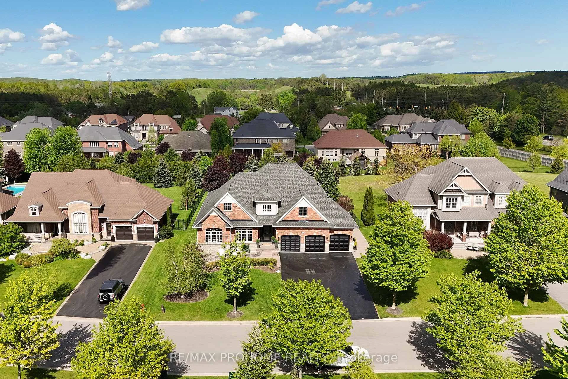 Photo 4 of 17 Fountainview Lane, Uxbridge, Rural Uxbridge — HOMEH