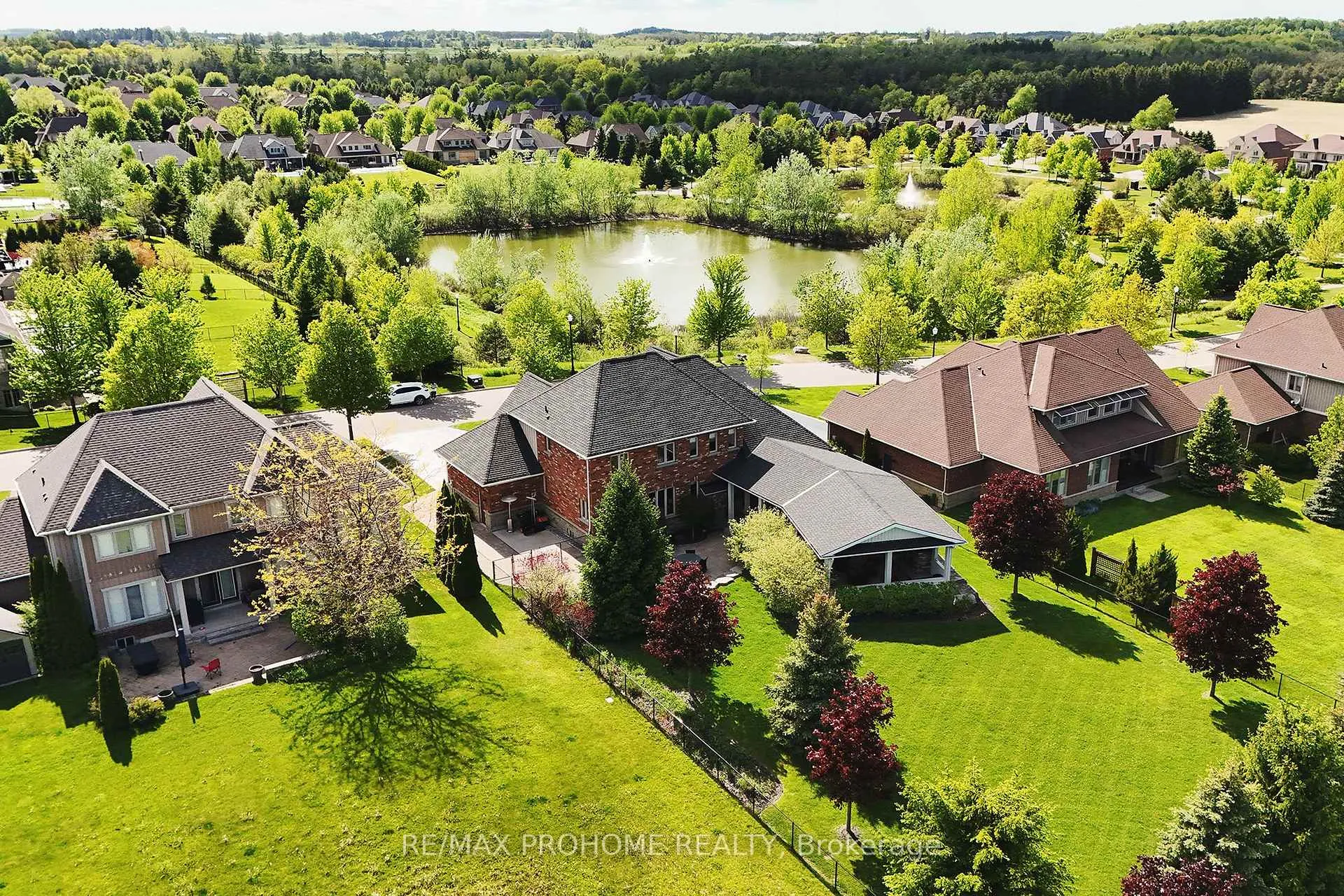Photo 5 of 17 Fountainview Lane, Uxbridge, Rural Uxbridge — HOMEH