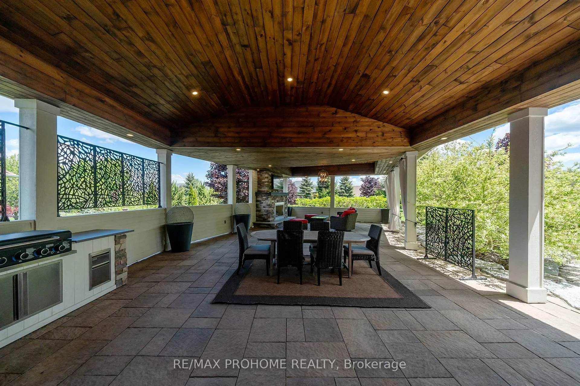 Photo 17 of 17 Fountainview Lane, Uxbridge, Rural Uxbridge — HOMEH