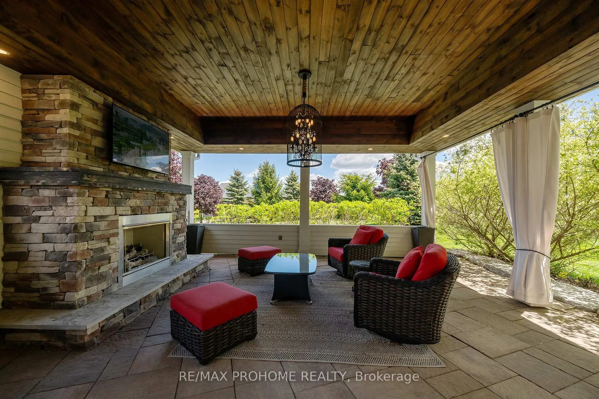 Photo 18 of 17 Fountainview Lane, Uxbridge, Rural Uxbridge — HOMEH