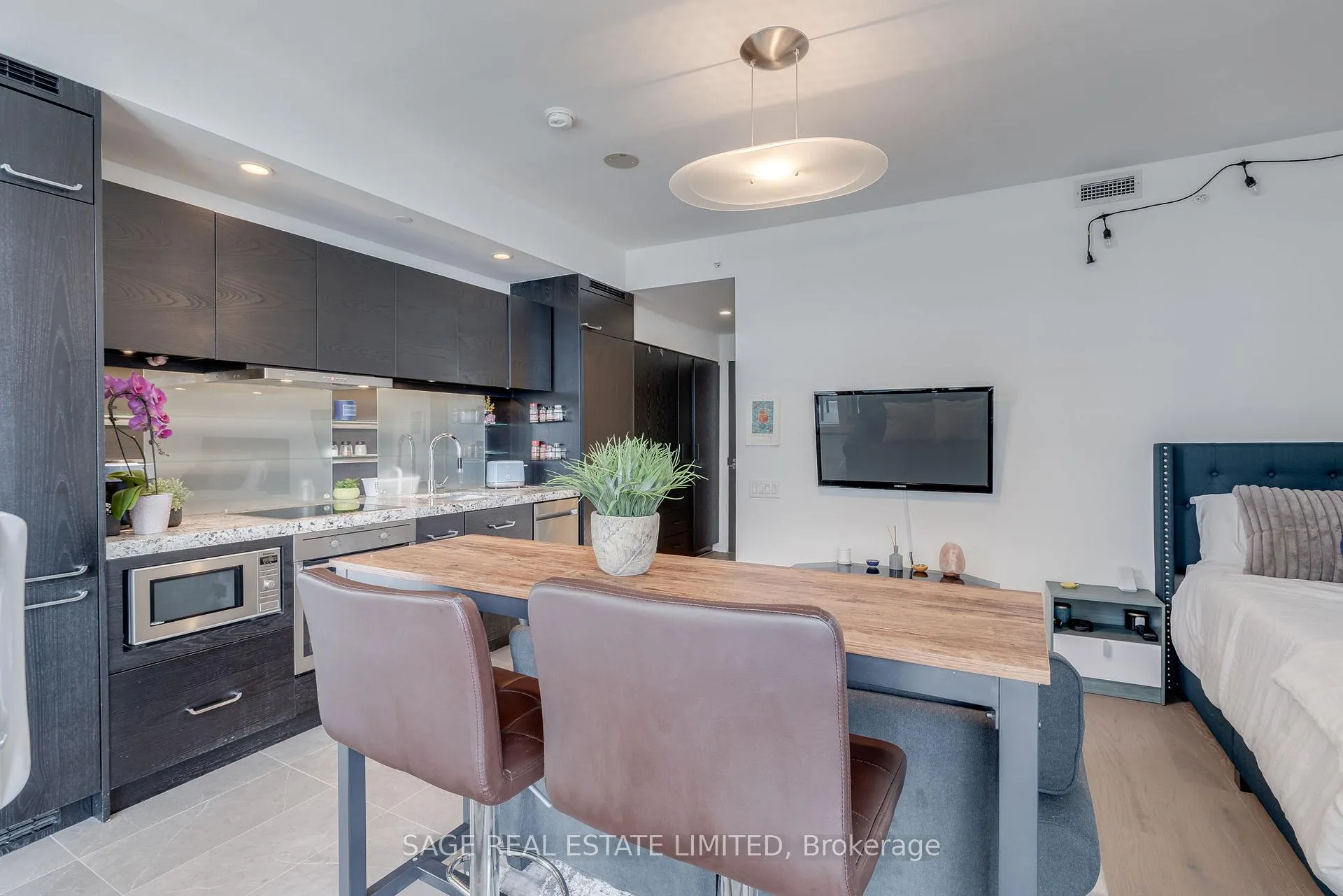 Front of Unit 4503, 45 Charles Street E