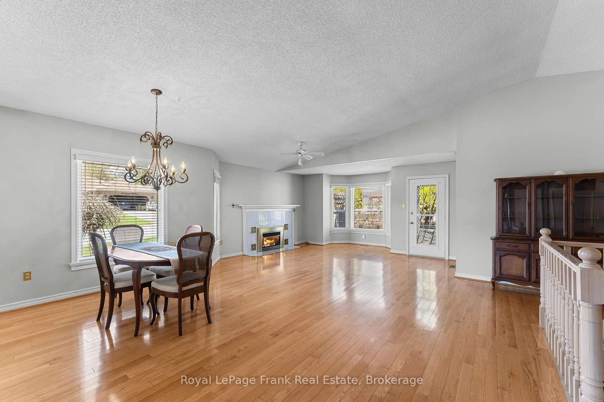 Photo 6 of 2 Hillview Drive, Kawartha Lakes, Bobcaygeon — HOMEH
