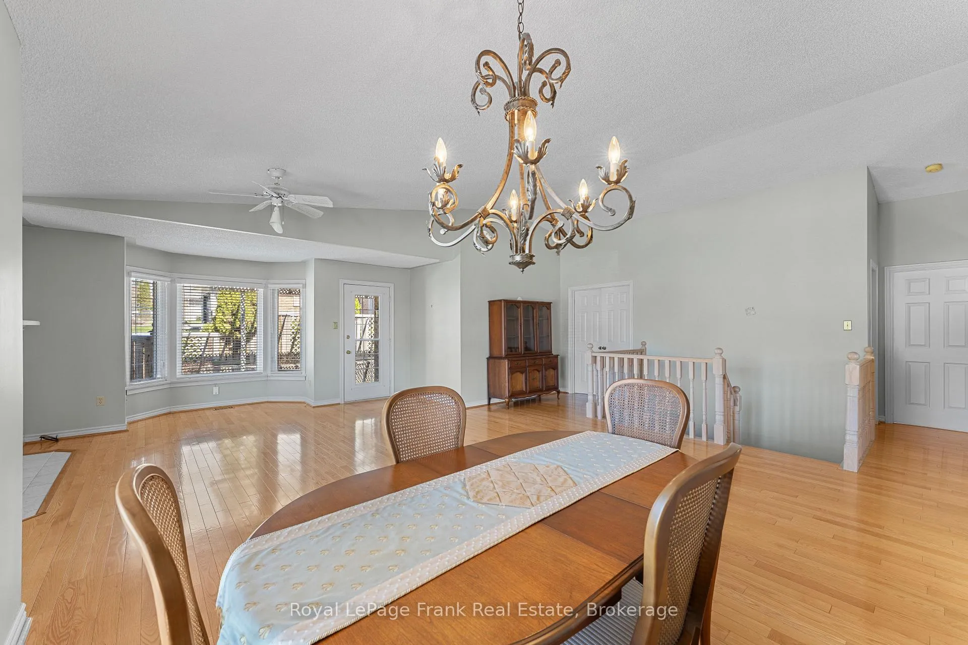 Photo 7 of 2 Hillview Drive, Kawartha Lakes, Bobcaygeon — HOMEH