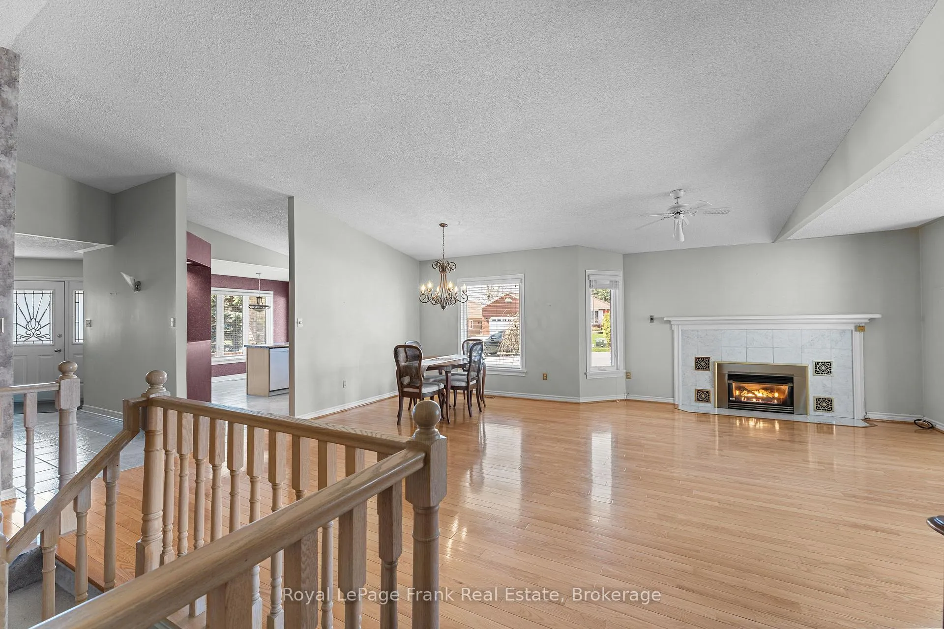 Photo 10 of 2 Hillview Drive, Kawartha Lakes, Bobcaygeon — HOMEH