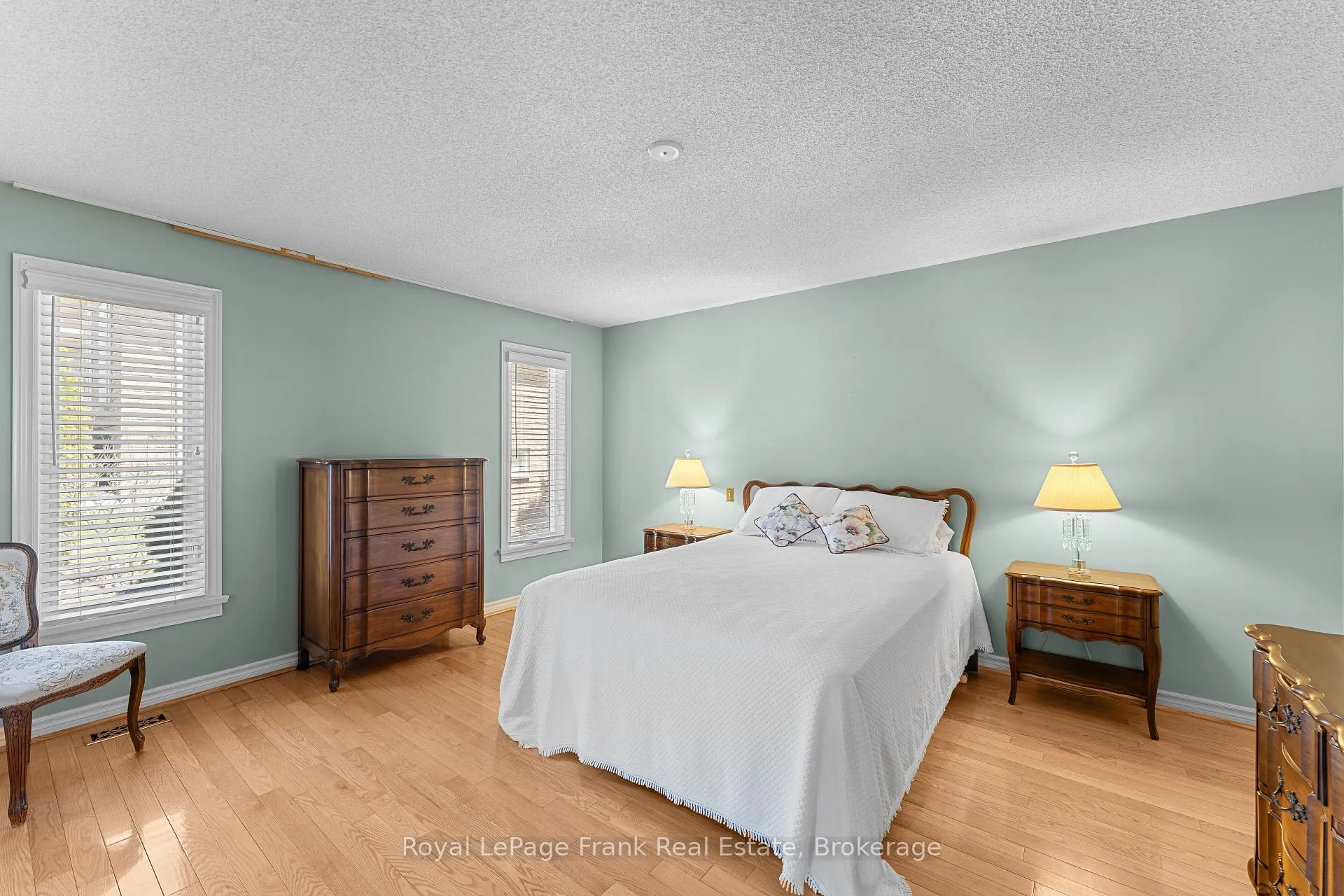 Photo 11 of 2 Hillview Drive, Kawartha Lakes, Bobcaygeon — HOMEH