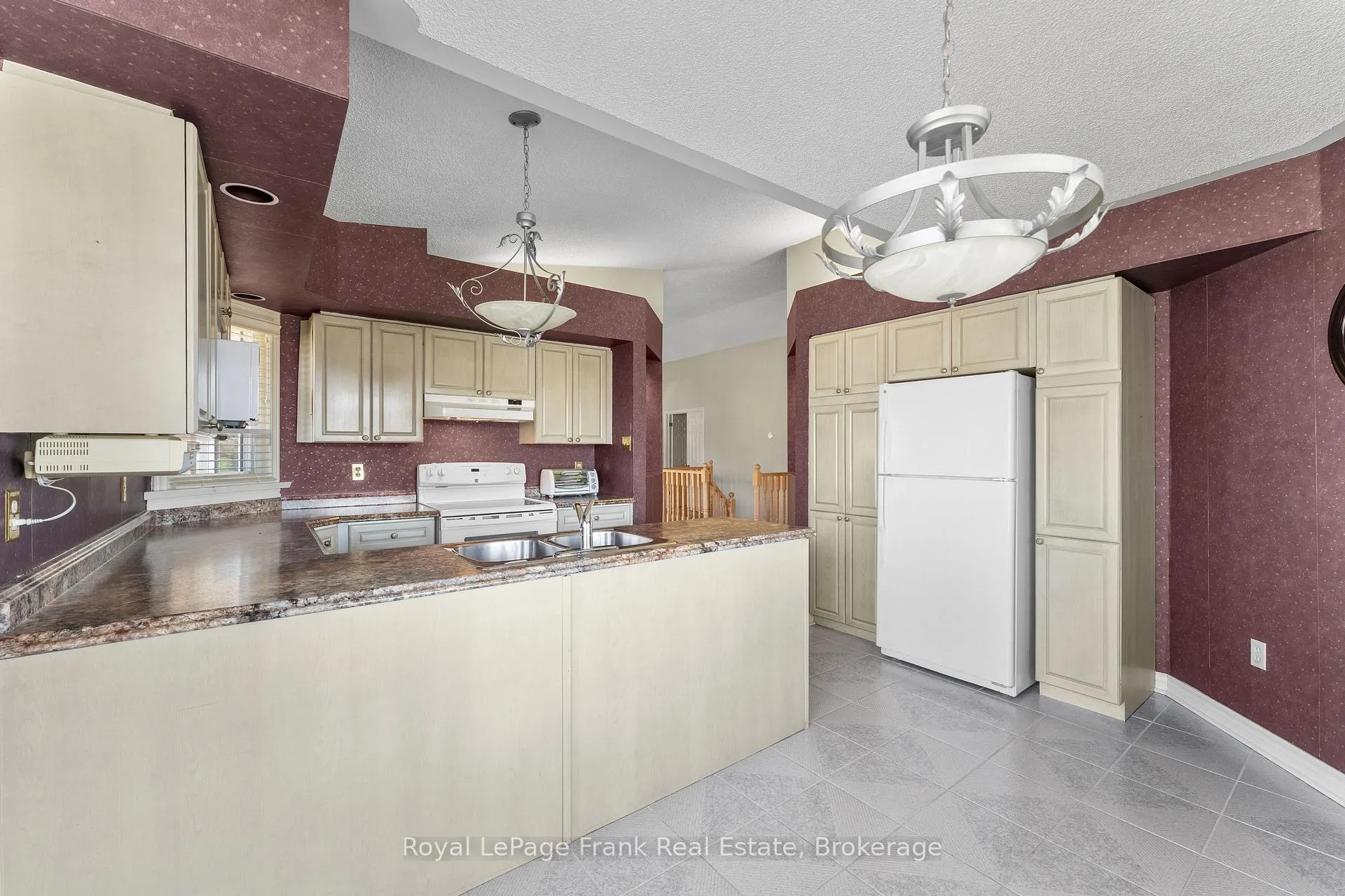 Photo 17 of 2 Hillview Drive, Kawartha Lakes, Bobcaygeon — HOMEH