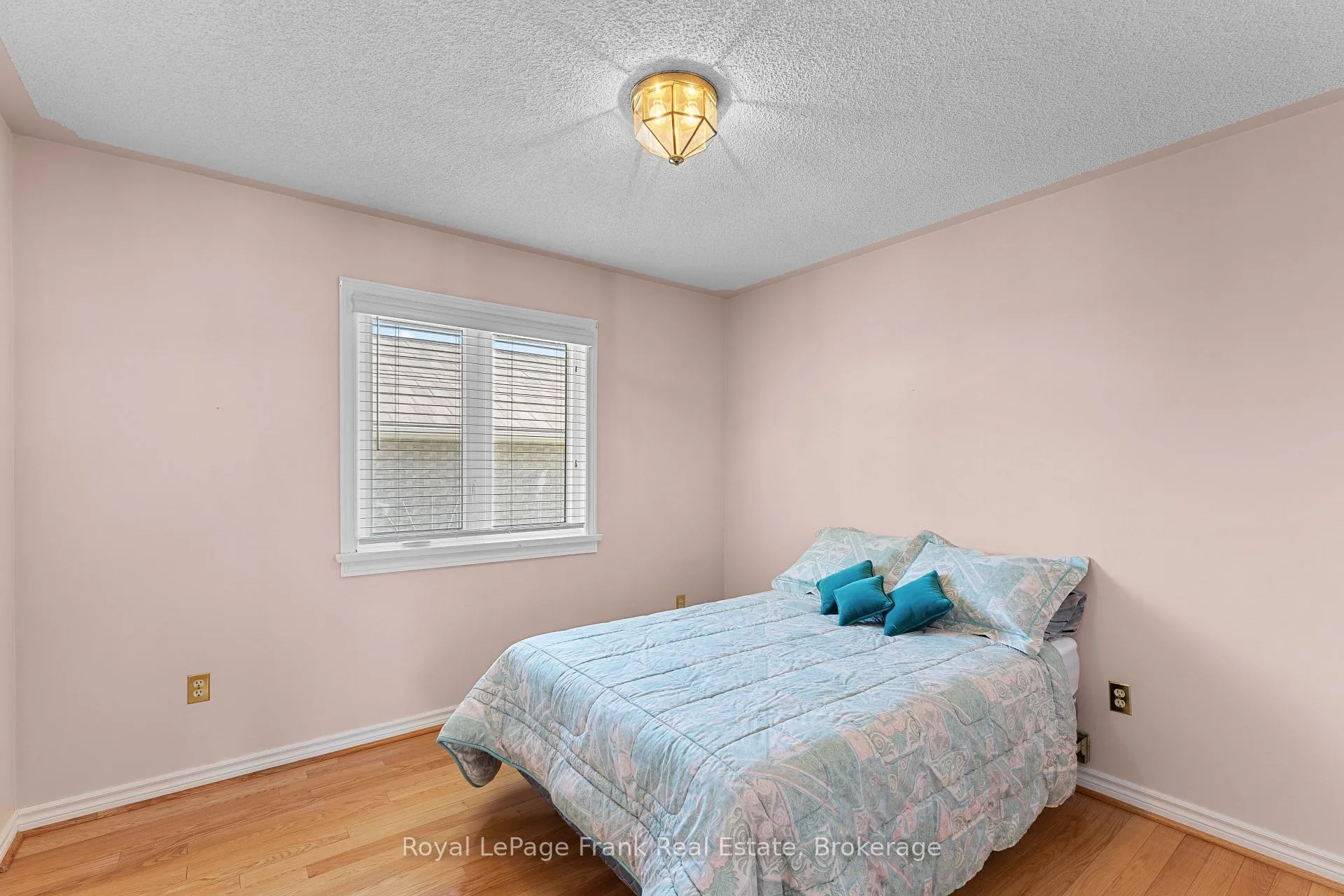 Photo 19 of 2 Hillview Drive, Kawartha Lakes, Bobcaygeon — HOMEH