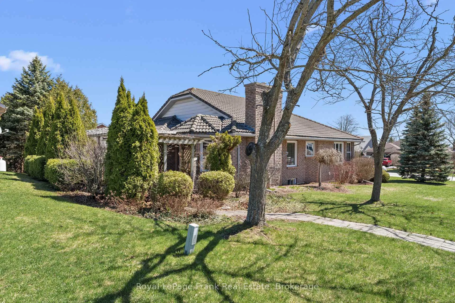 Photo 29 of 2 Hillview Drive, Kawartha Lakes, Bobcaygeon — HOMEH
