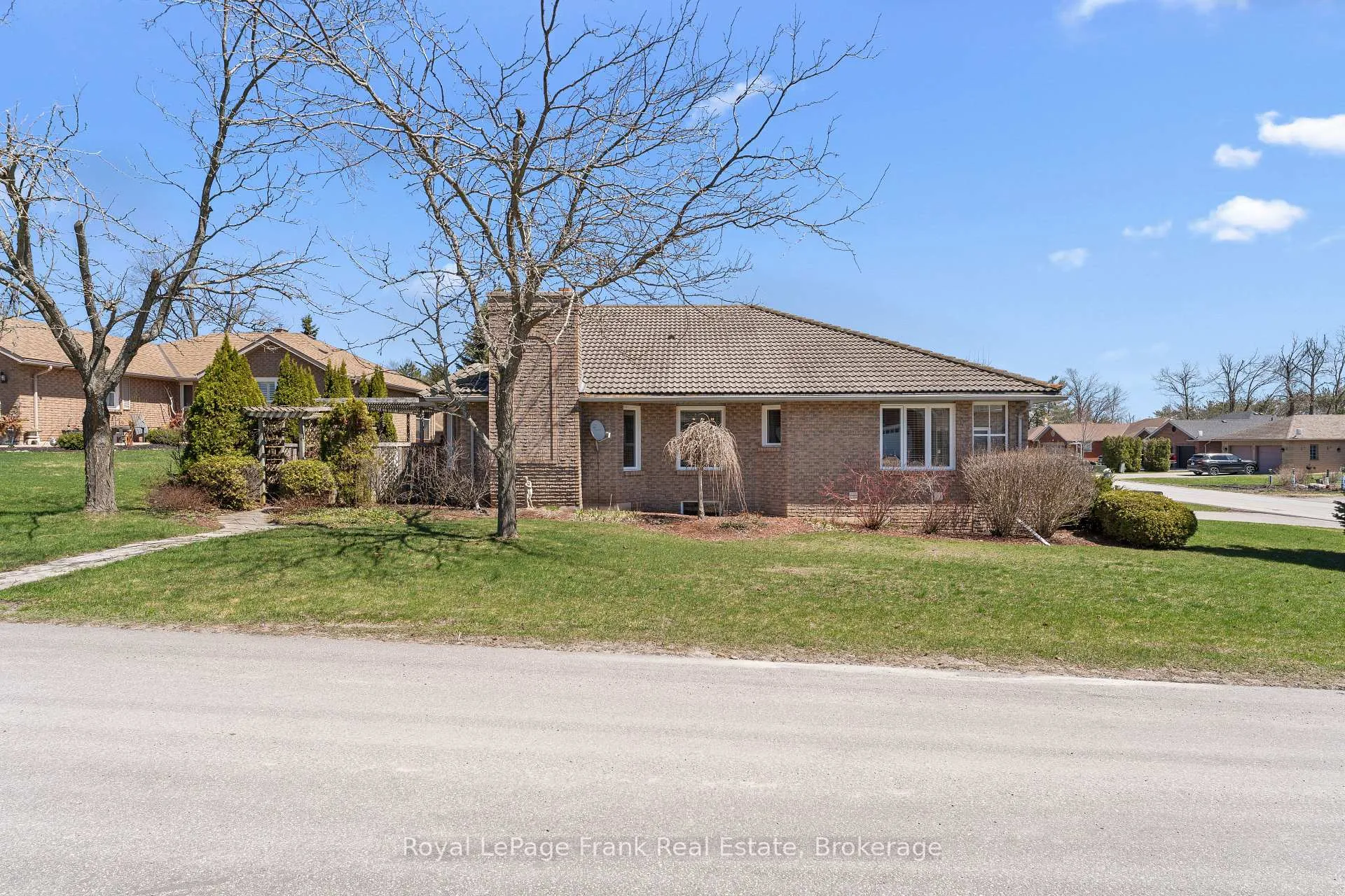 Photo 33 of 2 Hillview Drive, Kawartha Lakes, Bobcaygeon — HOMEH