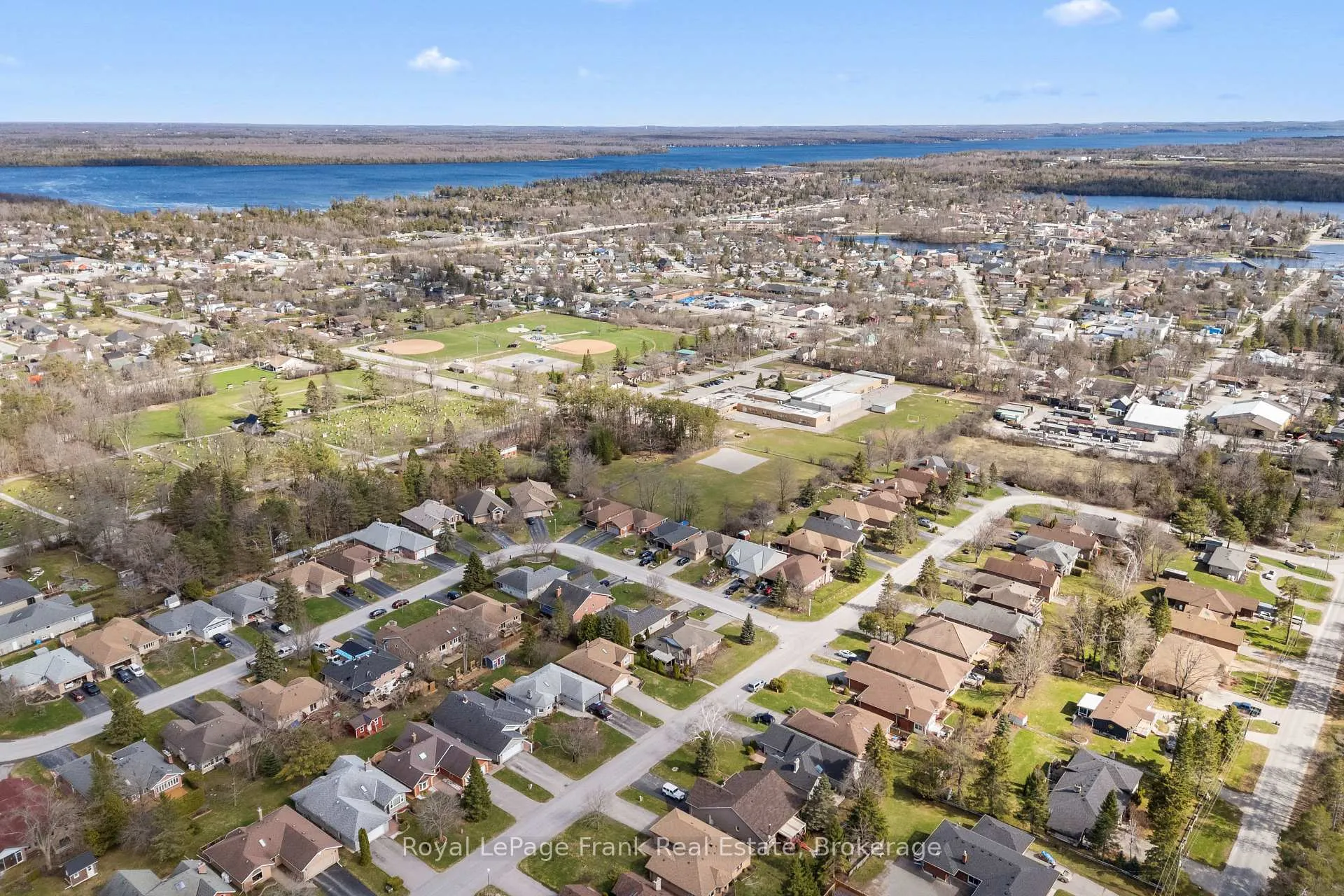 Photo 34 of 2 Hillview Drive, Kawartha Lakes, Bobcaygeon — HOMEH