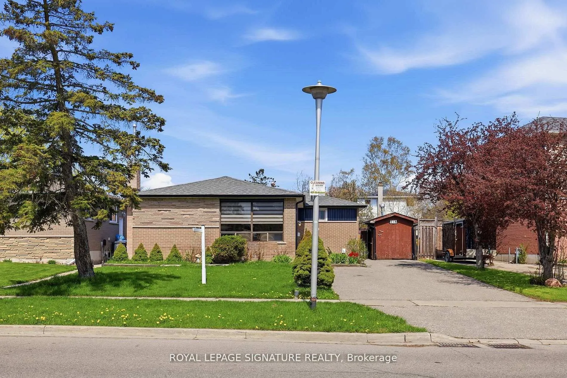 Photo 2 of 216 Folkstone Crescent, Brampton, Southgate — HOMEH