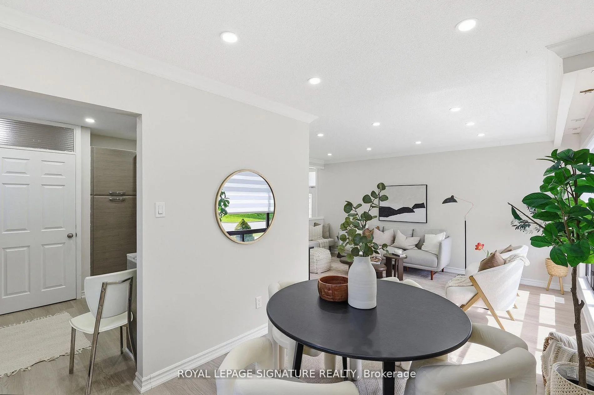 Photo 7 of 216 Folkstone Crescent, Brampton, Southgate — HOMEH