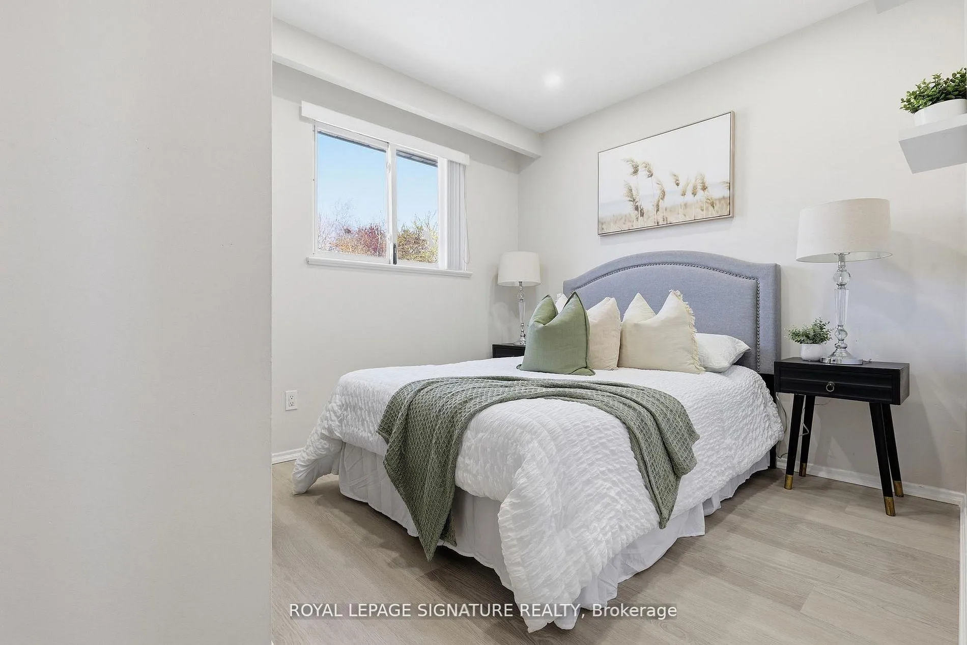 Photo 11 of 216 Folkstone Crescent, Brampton, Southgate — HOMEH