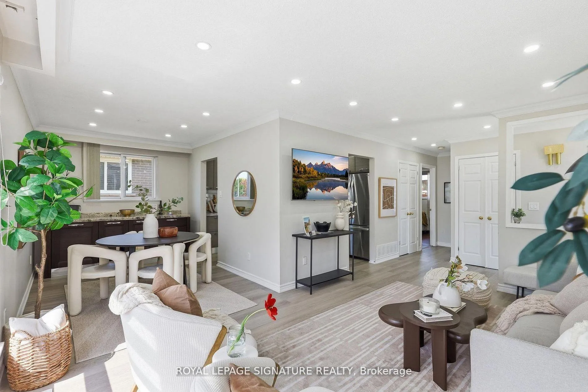 Photo 13 of 216 Folkstone Crescent, Brampton, Southgate — HOMEH