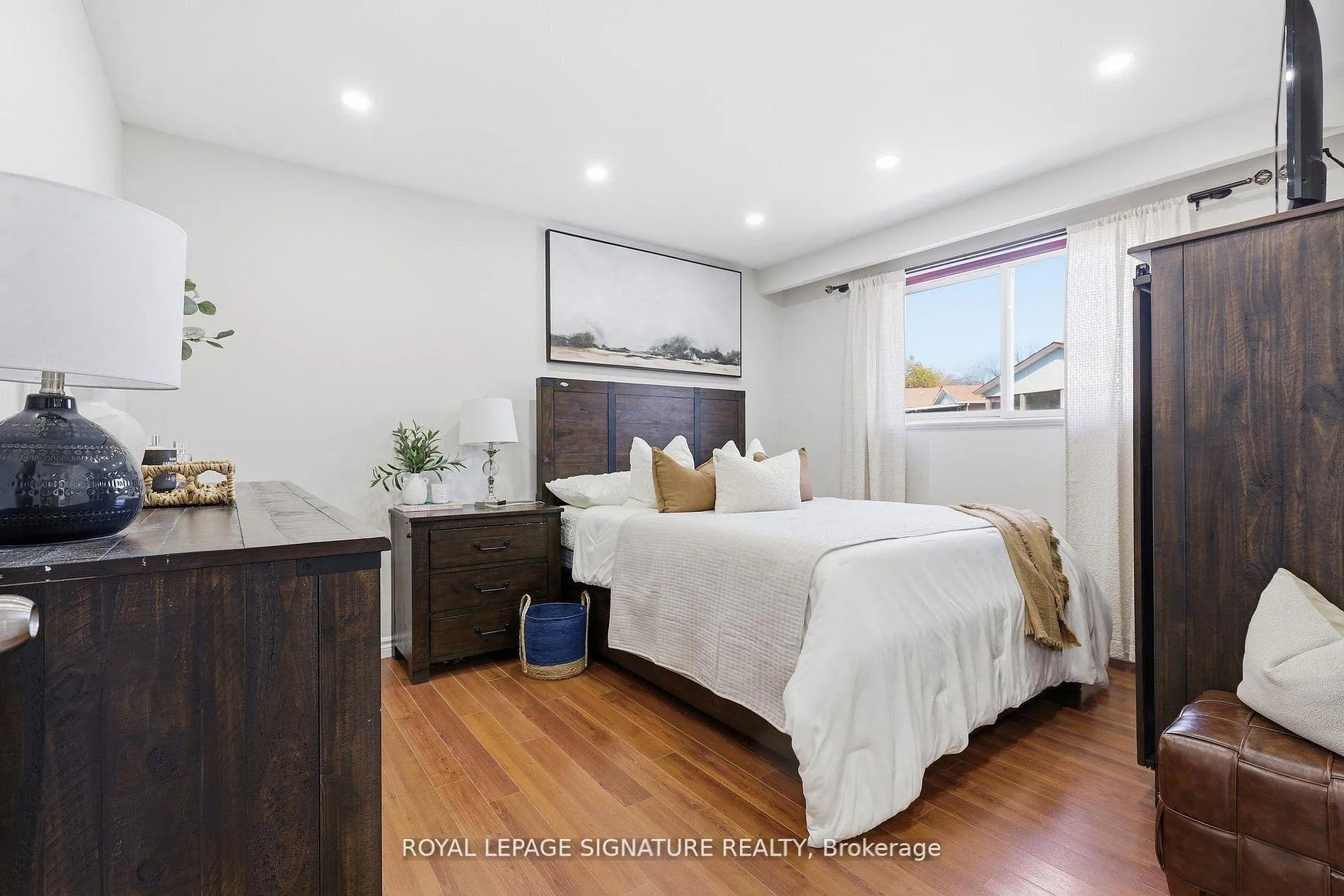 Photo 14 of 216 Folkstone Crescent, Brampton, Southgate — HOMEH