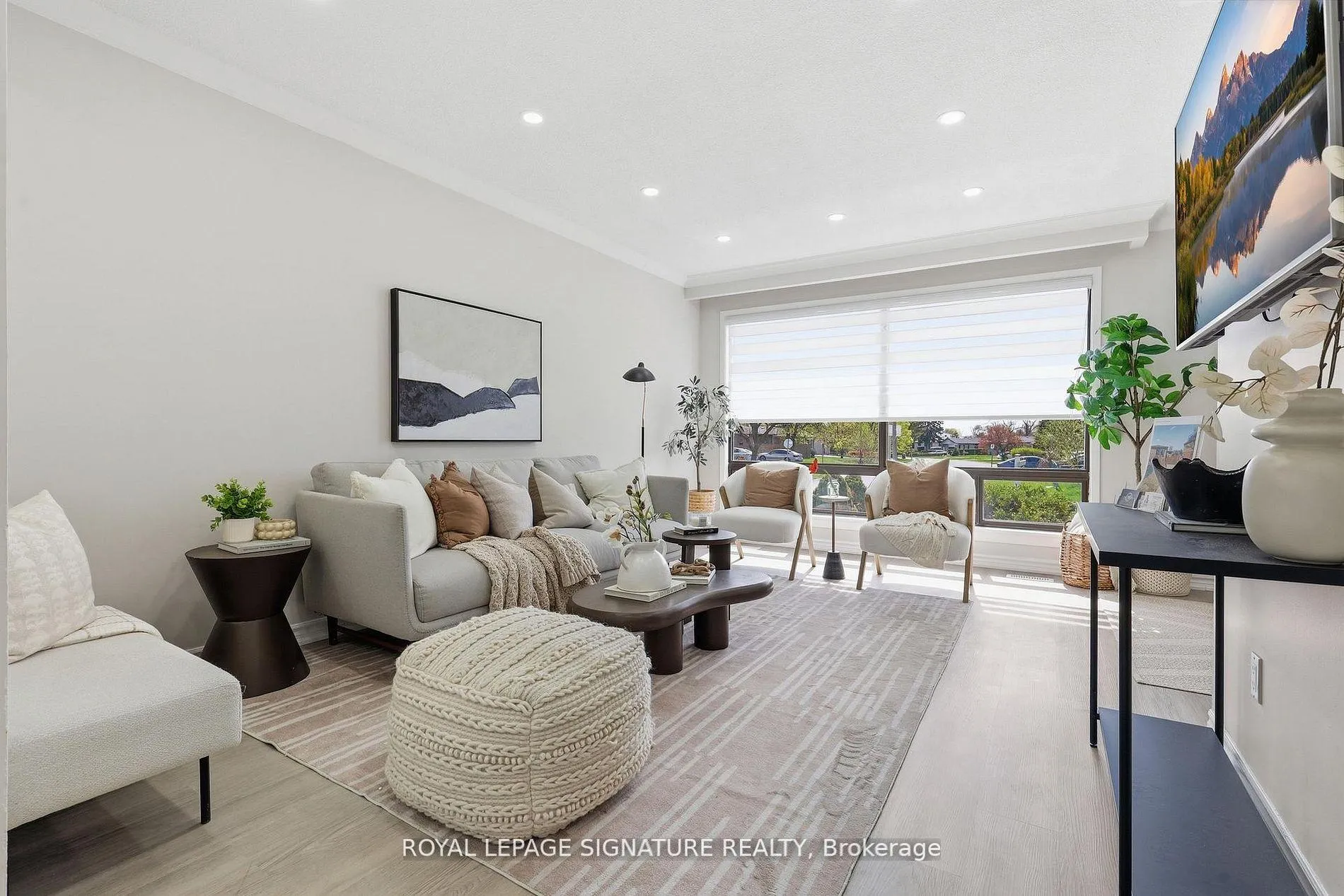 Photo 15 of 216 Folkstone Crescent, Brampton, Southgate — HOMEH