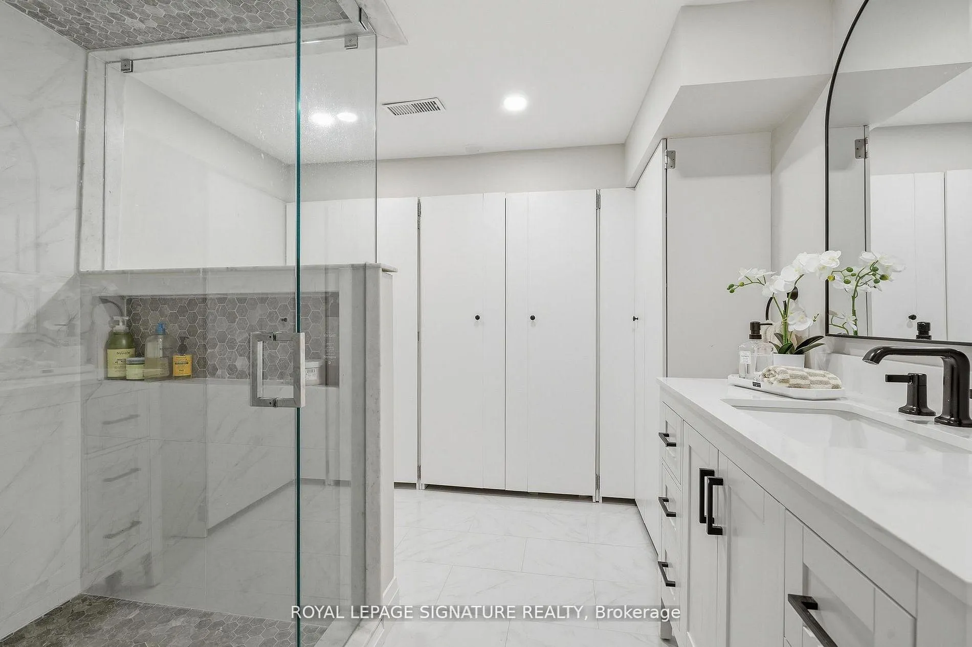 Photo 21 of 216 Folkstone Crescent, Brampton, Southgate — HOMEH