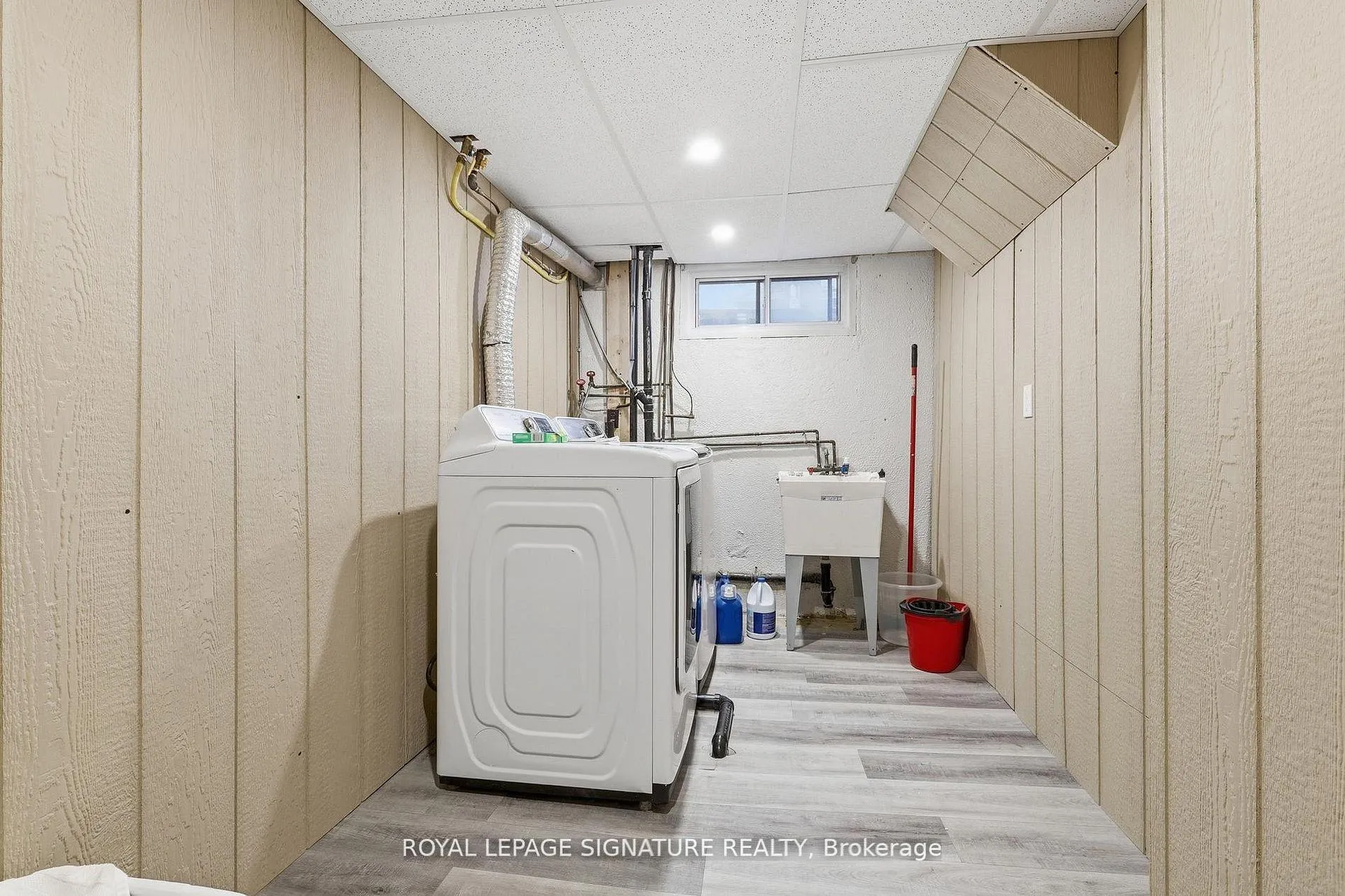Photo 23 of 216 Folkstone Crescent, Brampton, Southgate — HOMEH