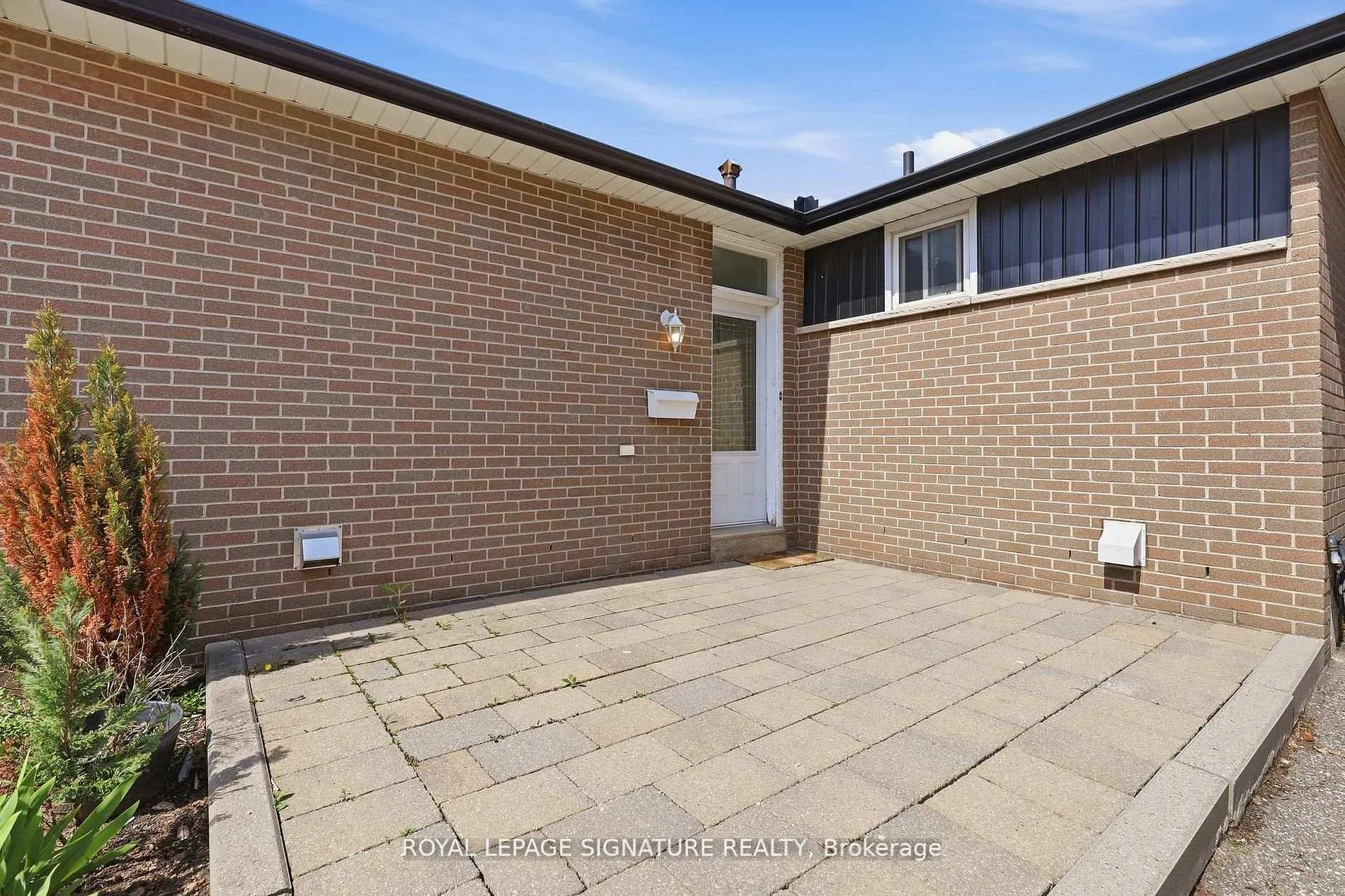 Photo 25 of 216 Folkstone Crescent, Brampton, Southgate — HOMEH