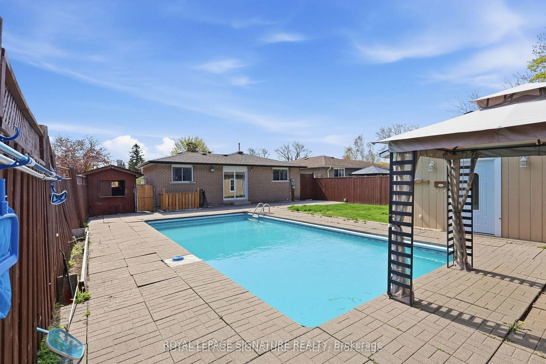 Photo 26 of 216 Folkstone Crescent, Brampton, Southgate — HOMEH