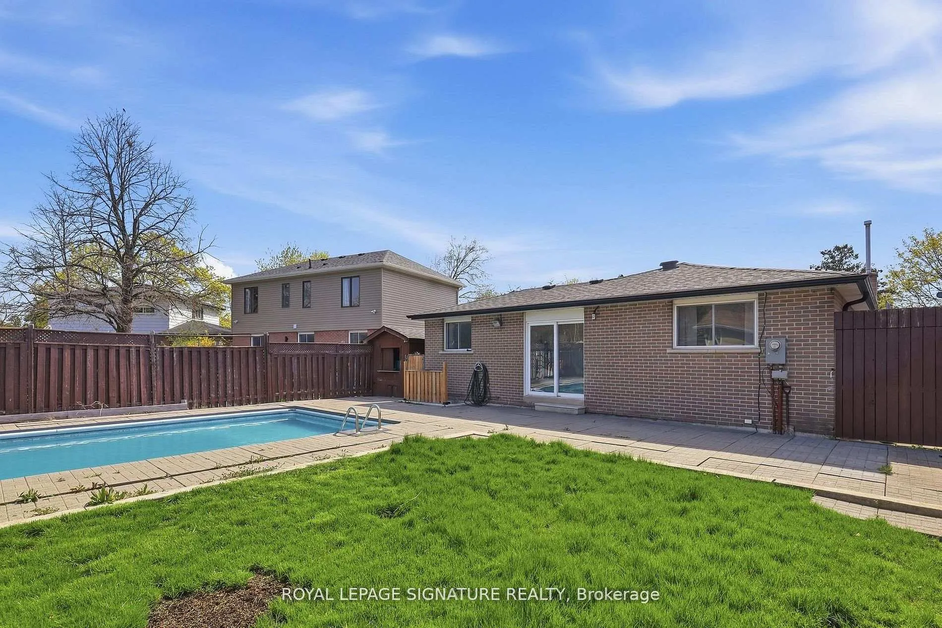 Photo 28 of 216 Folkstone Crescent, Brampton, Southgate — HOMEH