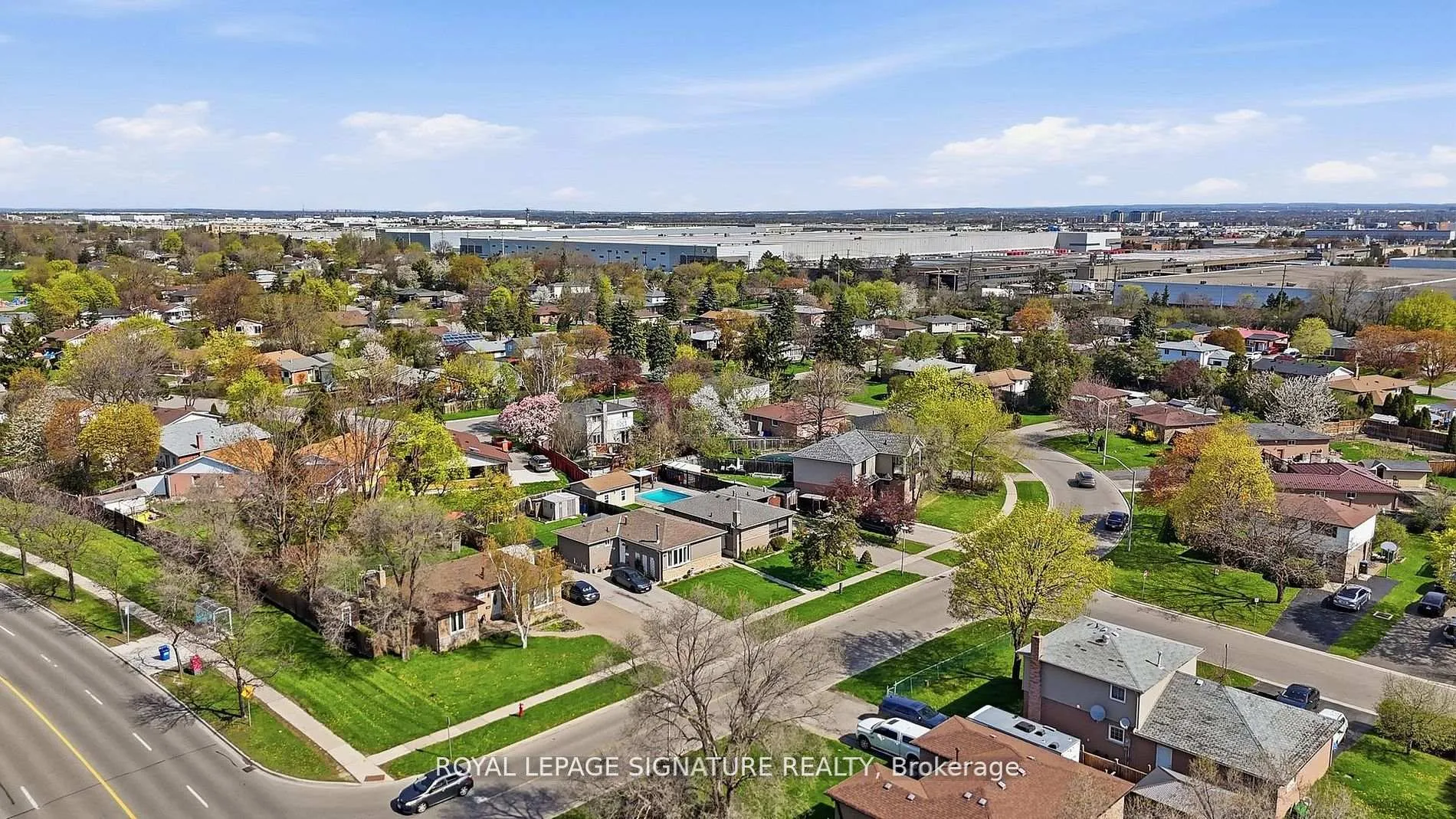 Photo 31 of 216 Folkstone Crescent, Brampton, Southgate — HOMEH