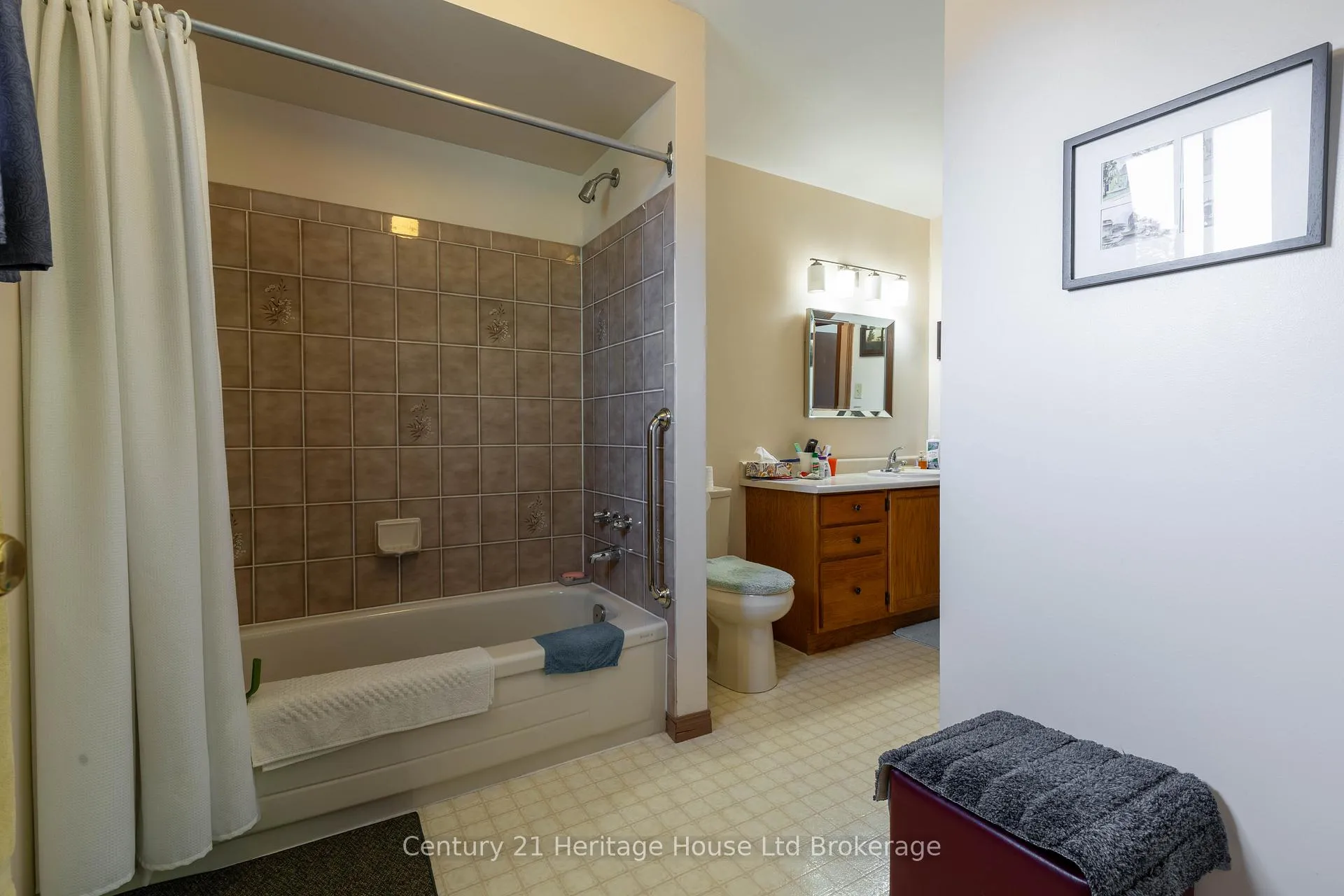 Photo 14 of 12 Spartan Drive, Brantford, Fairview - Brantford — HOMEH