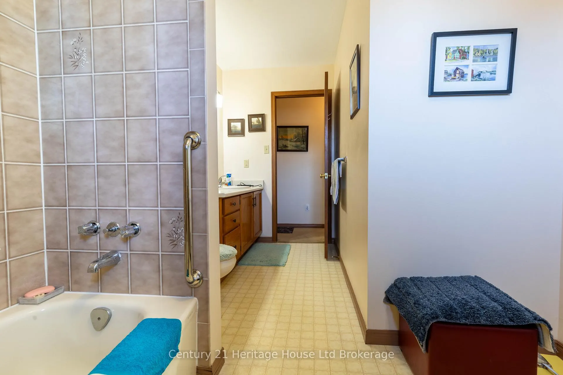 Photo 15 of 12 Spartan Drive, Brantford, Fairview - Brantford — HOMEH